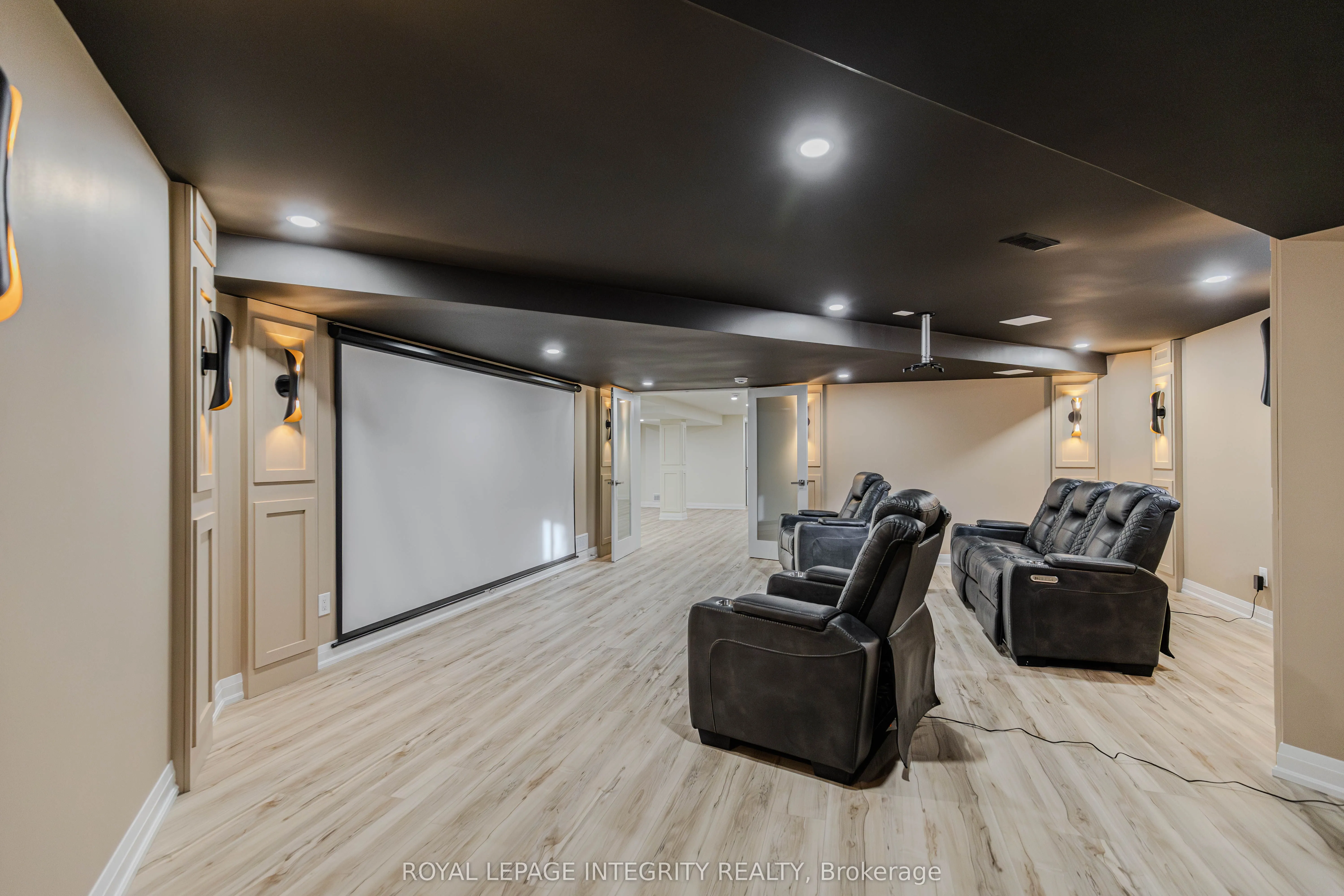5884 Earlscourt Crescent