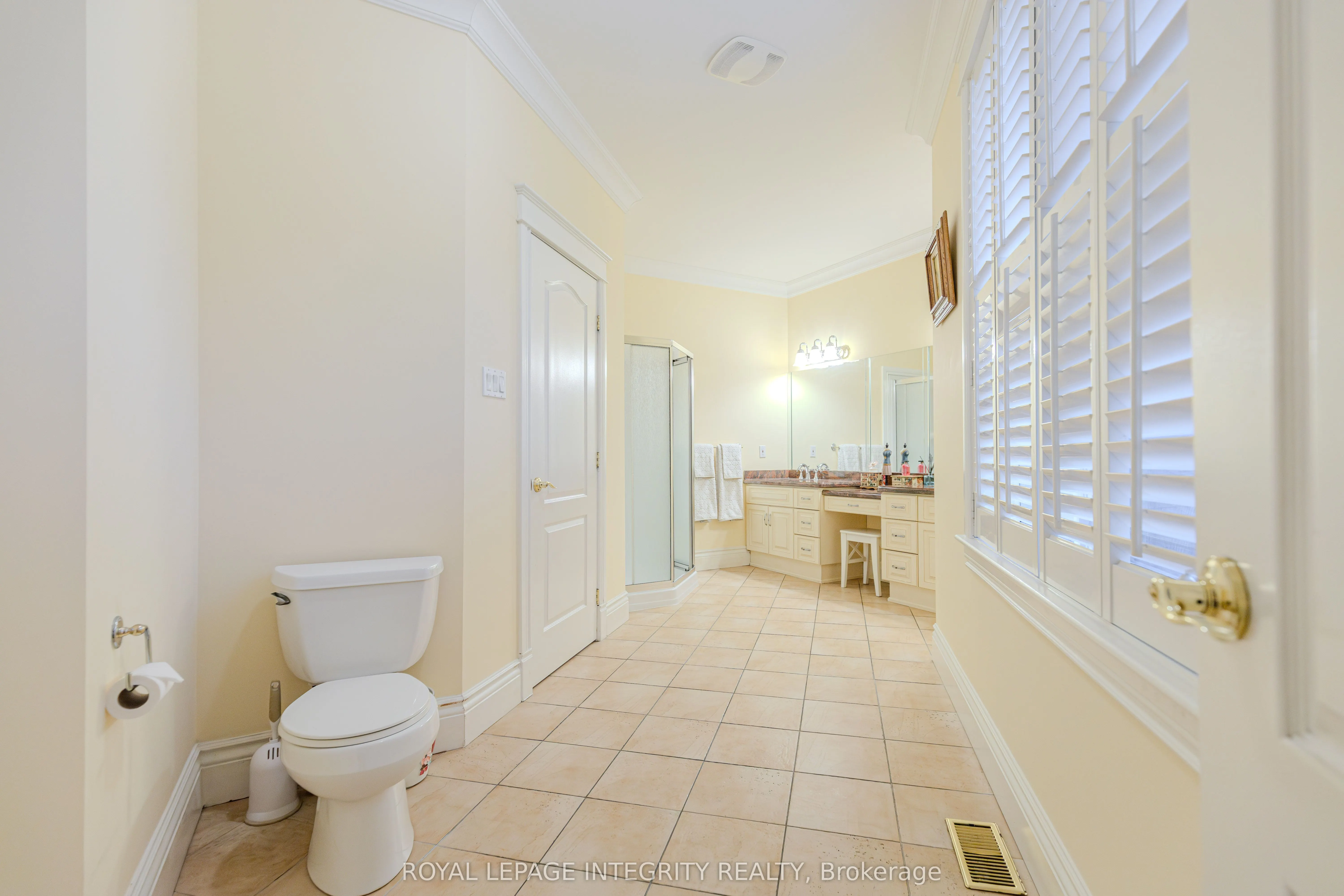 5884 Earlscourt Crescent