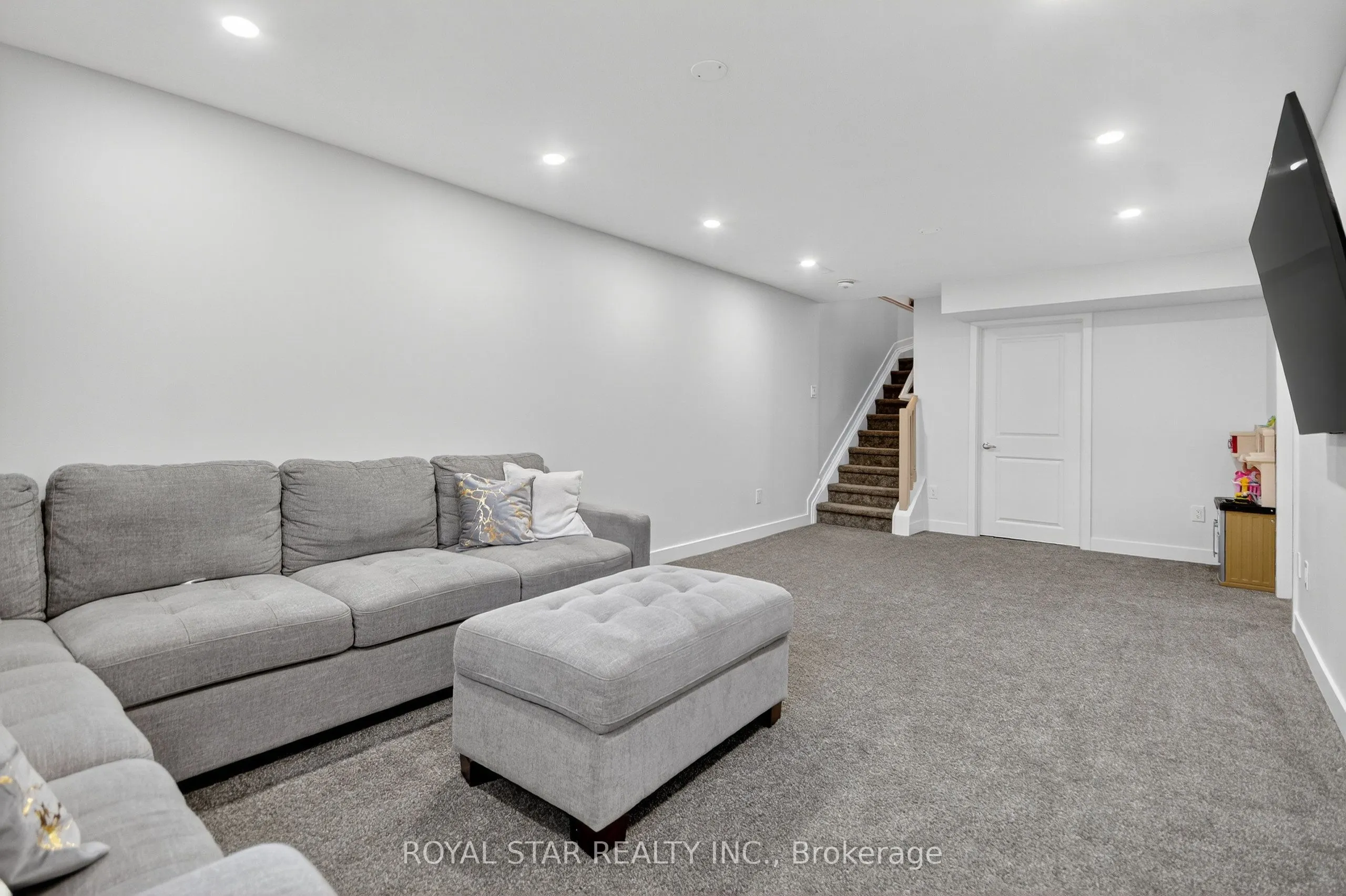 870 Solarium Avenue