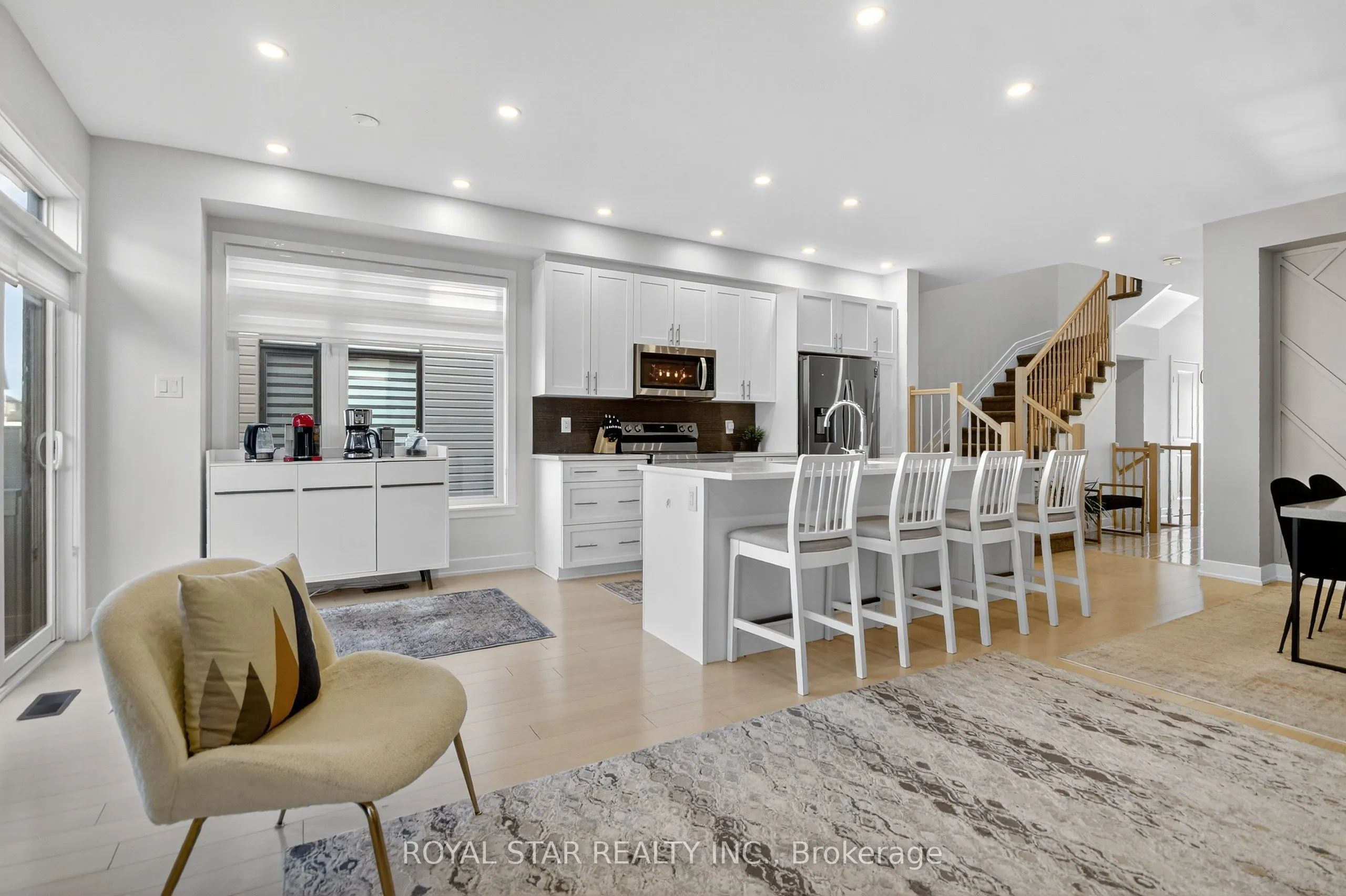 870 Solarium Avenue