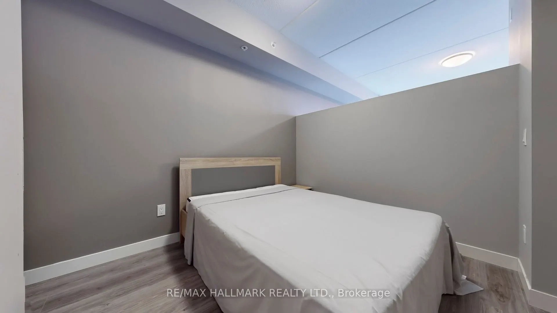 308 Lester Street, #207