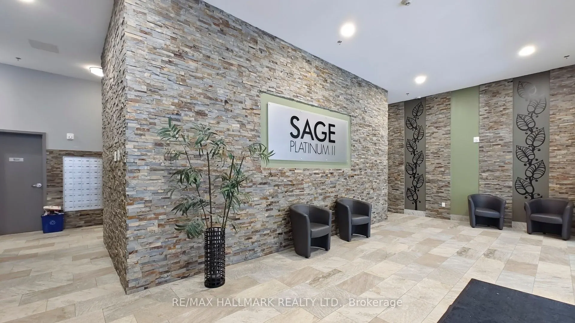 308 Lester Street, #207