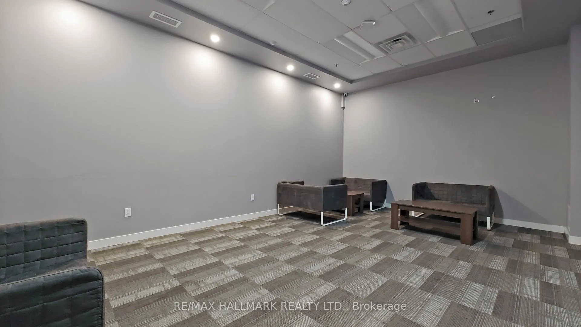308 Lester Street, #207