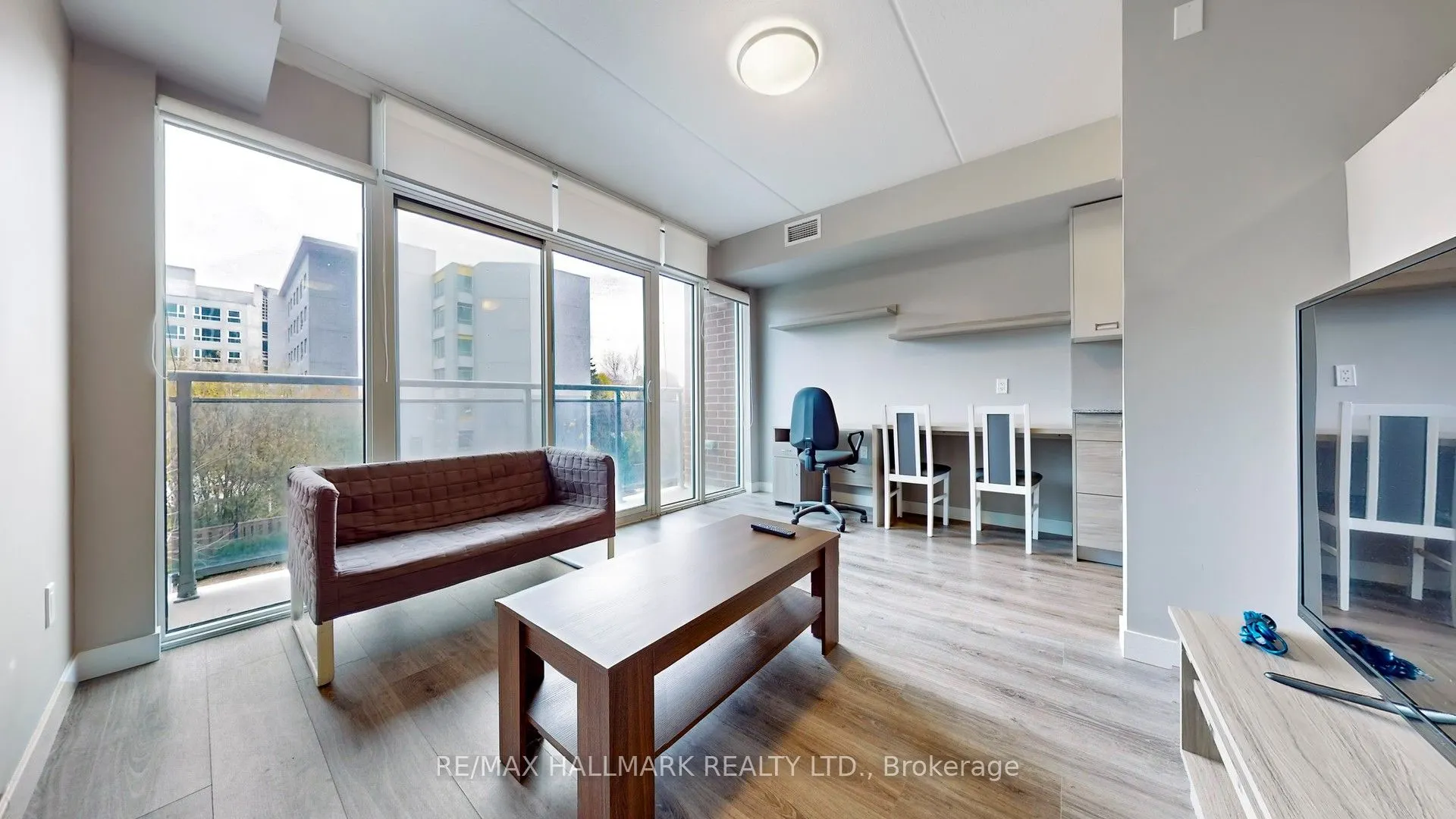 308 Lester Street, #207