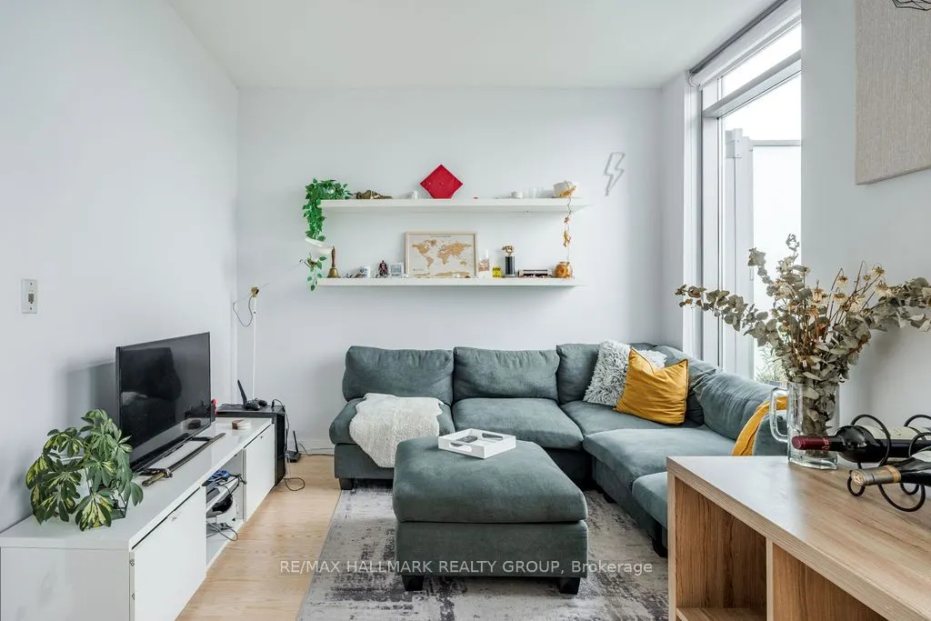 383 Cumberland Street, #906