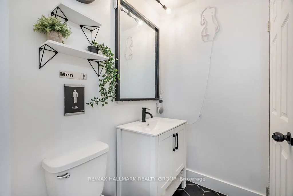 383 Cumberland Street, #906