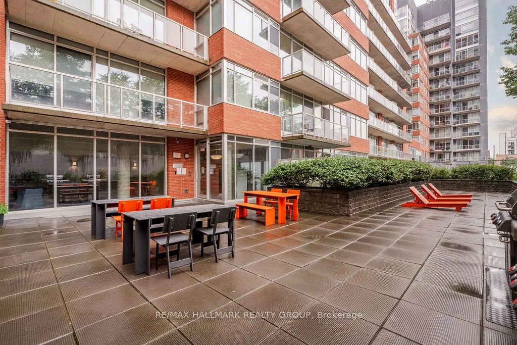 383 Cumberland Street, #906