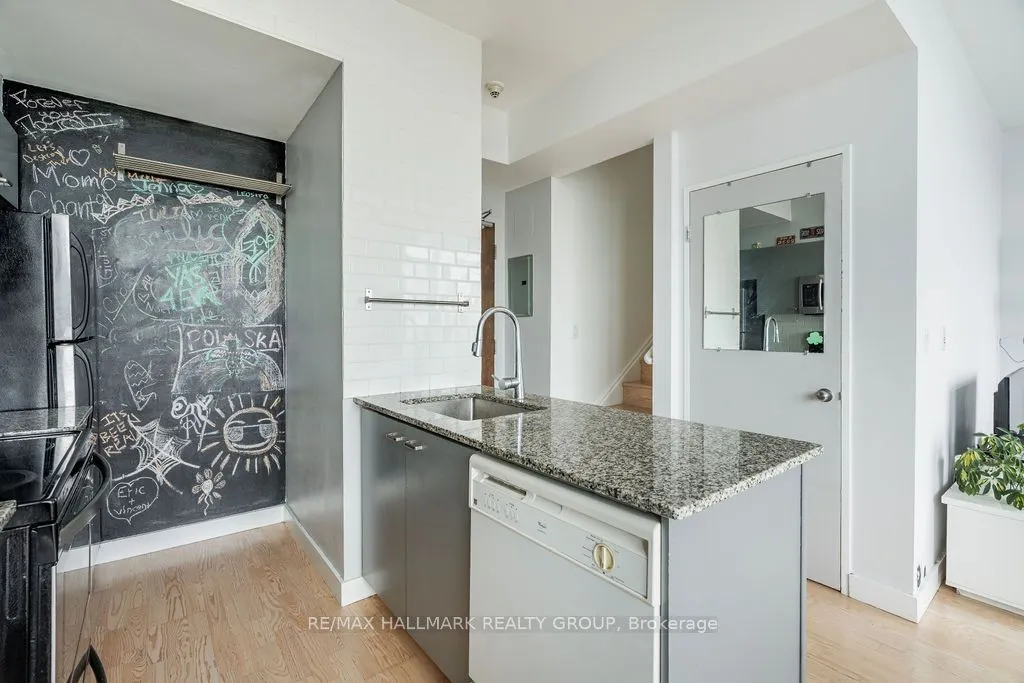 383 Cumberland Street, #906