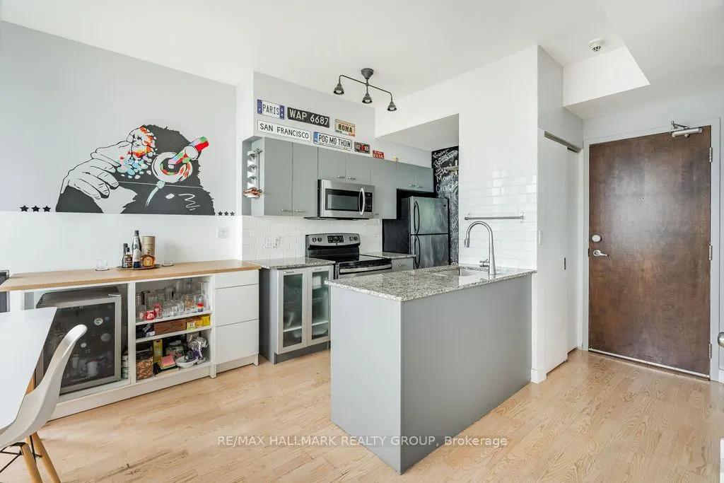 383 Cumberland Street, #906