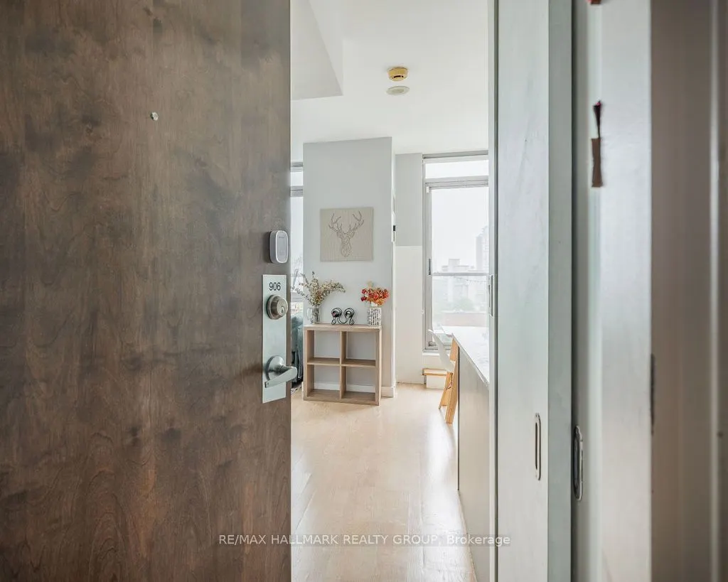 383 Cumberland Street, #906