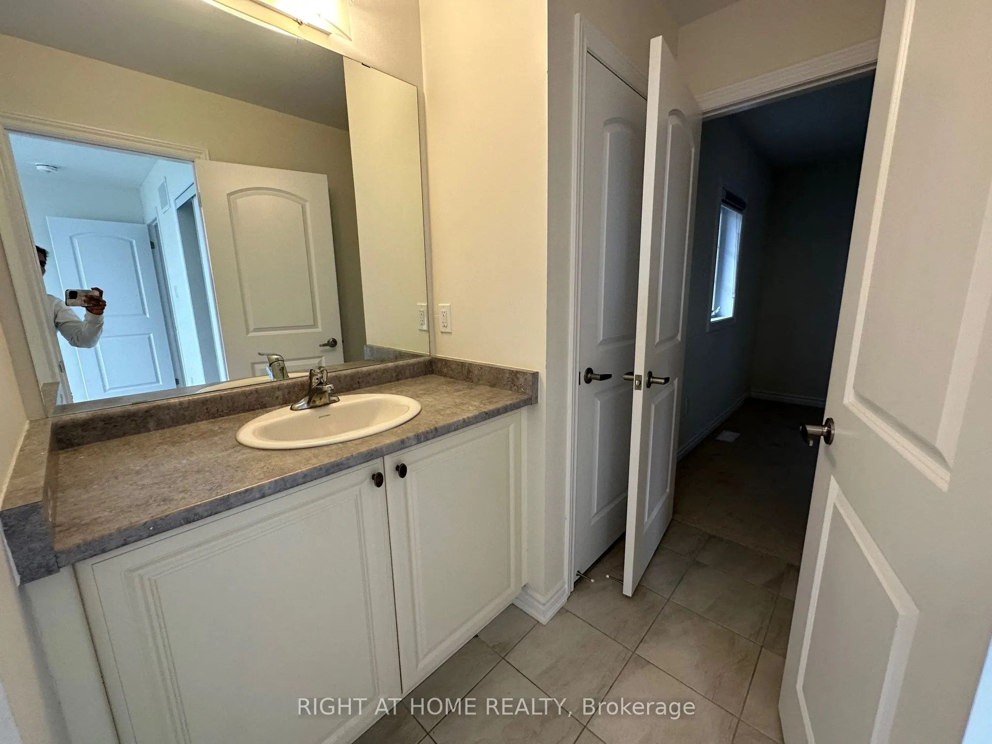 3 Bee Crescent