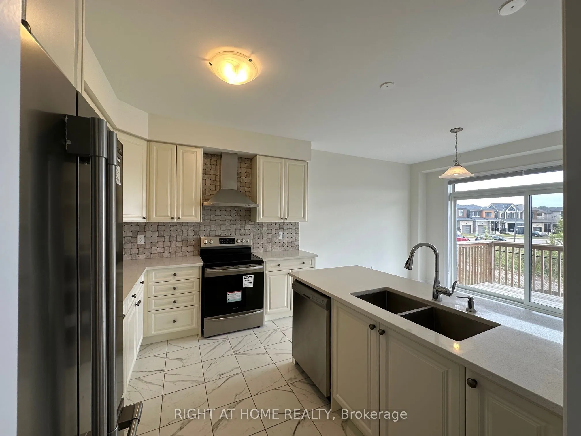 3 Bee Crescent