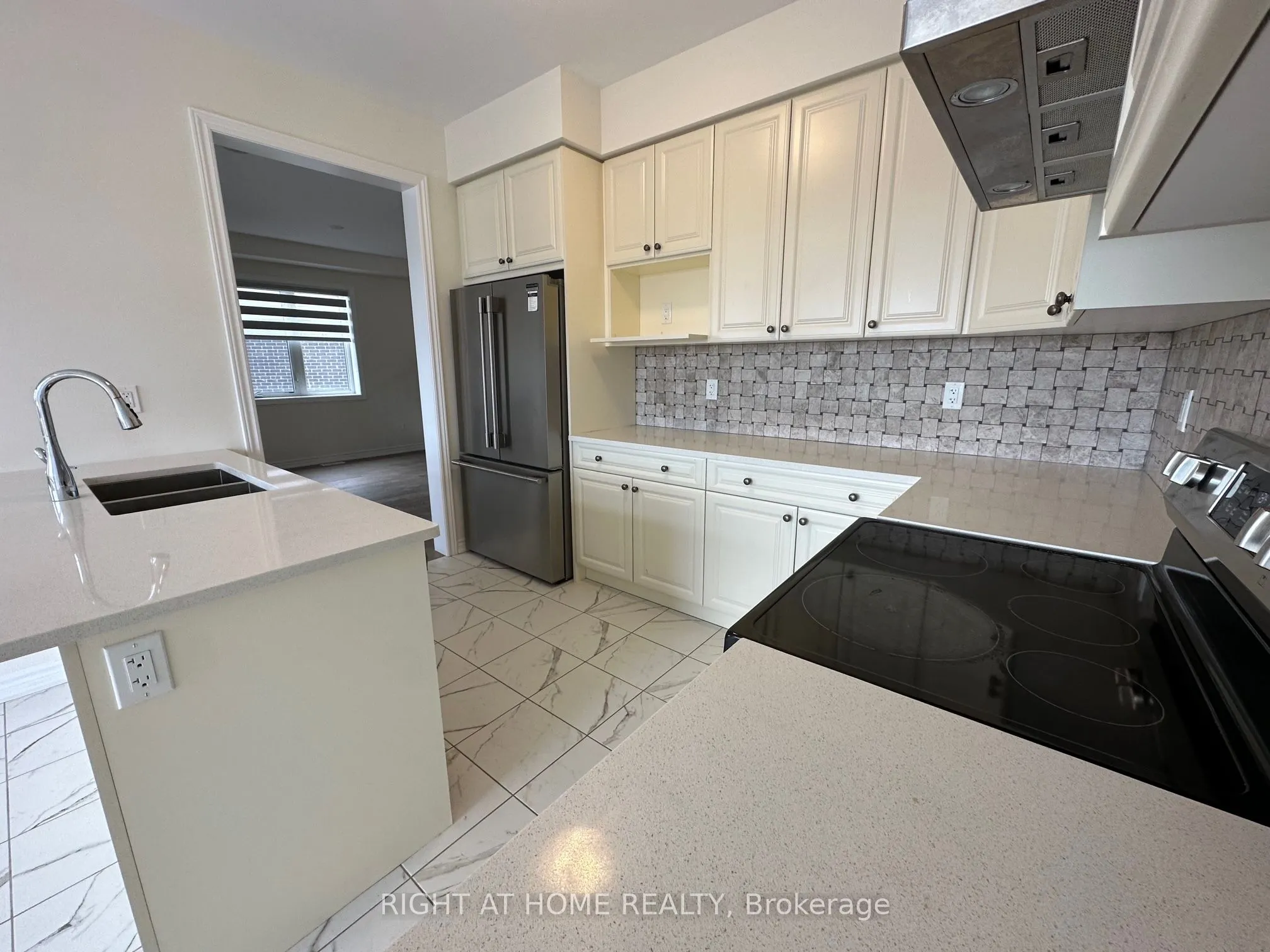 3 Bee Crescent