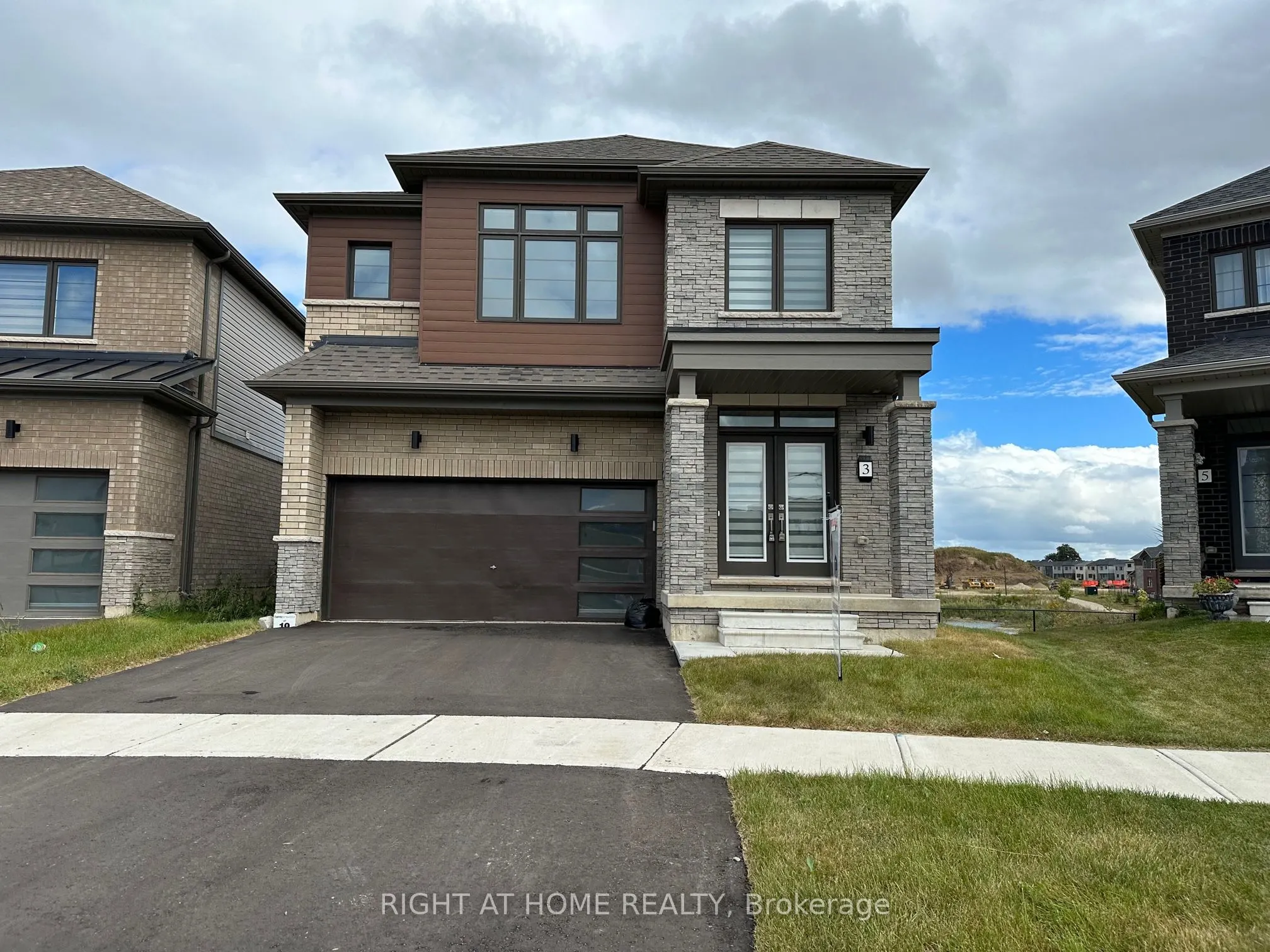 3 Bee Crescent