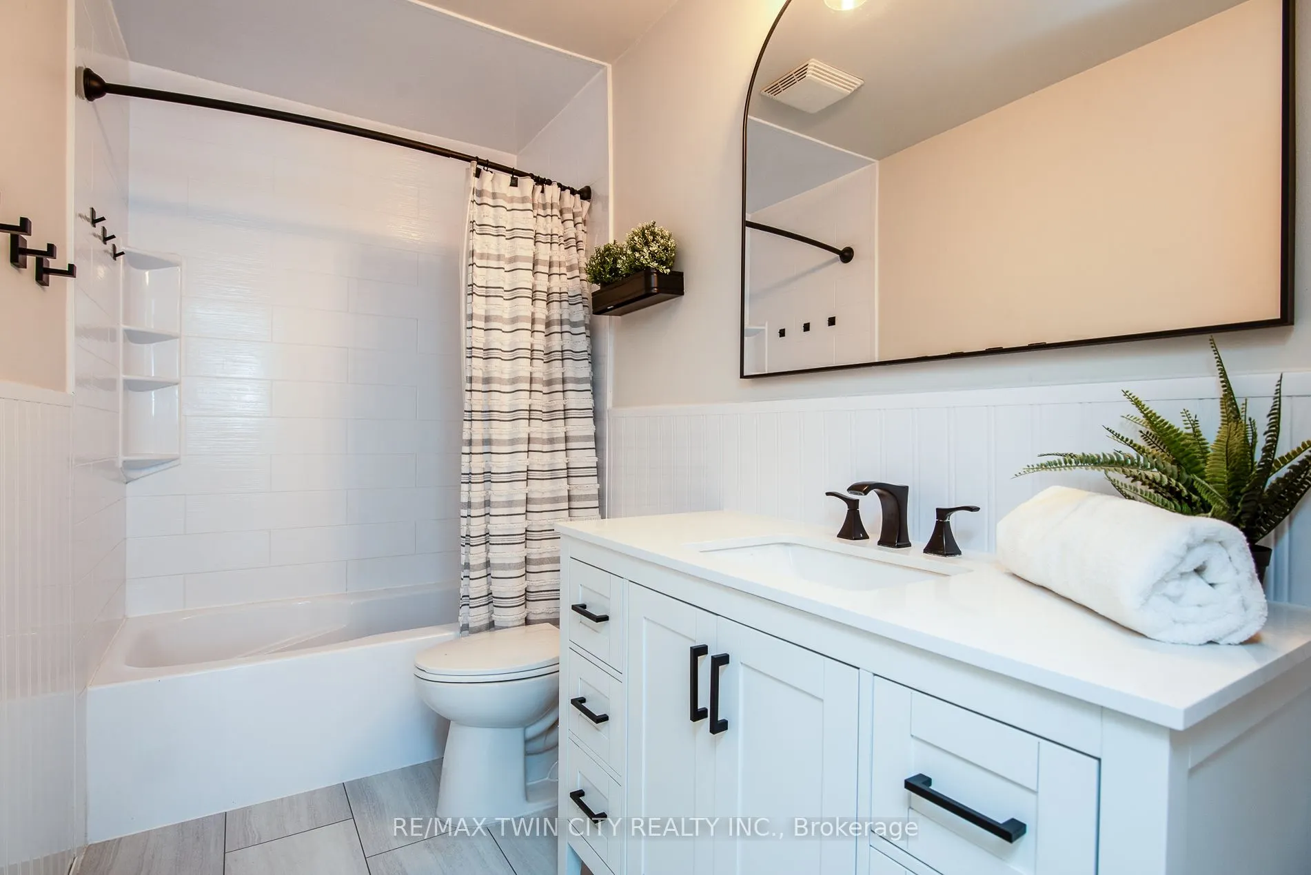 197 Silver Aspen Crescent, #2