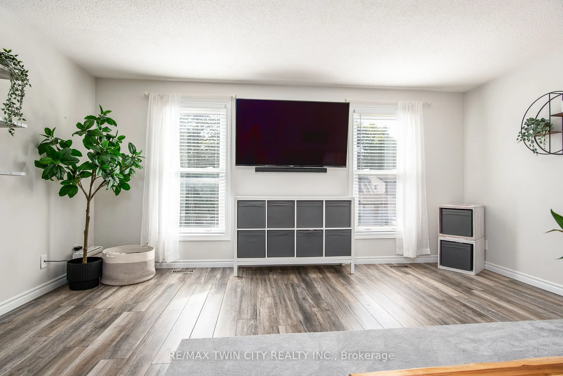 197 Silver Aspen Crescent, #2