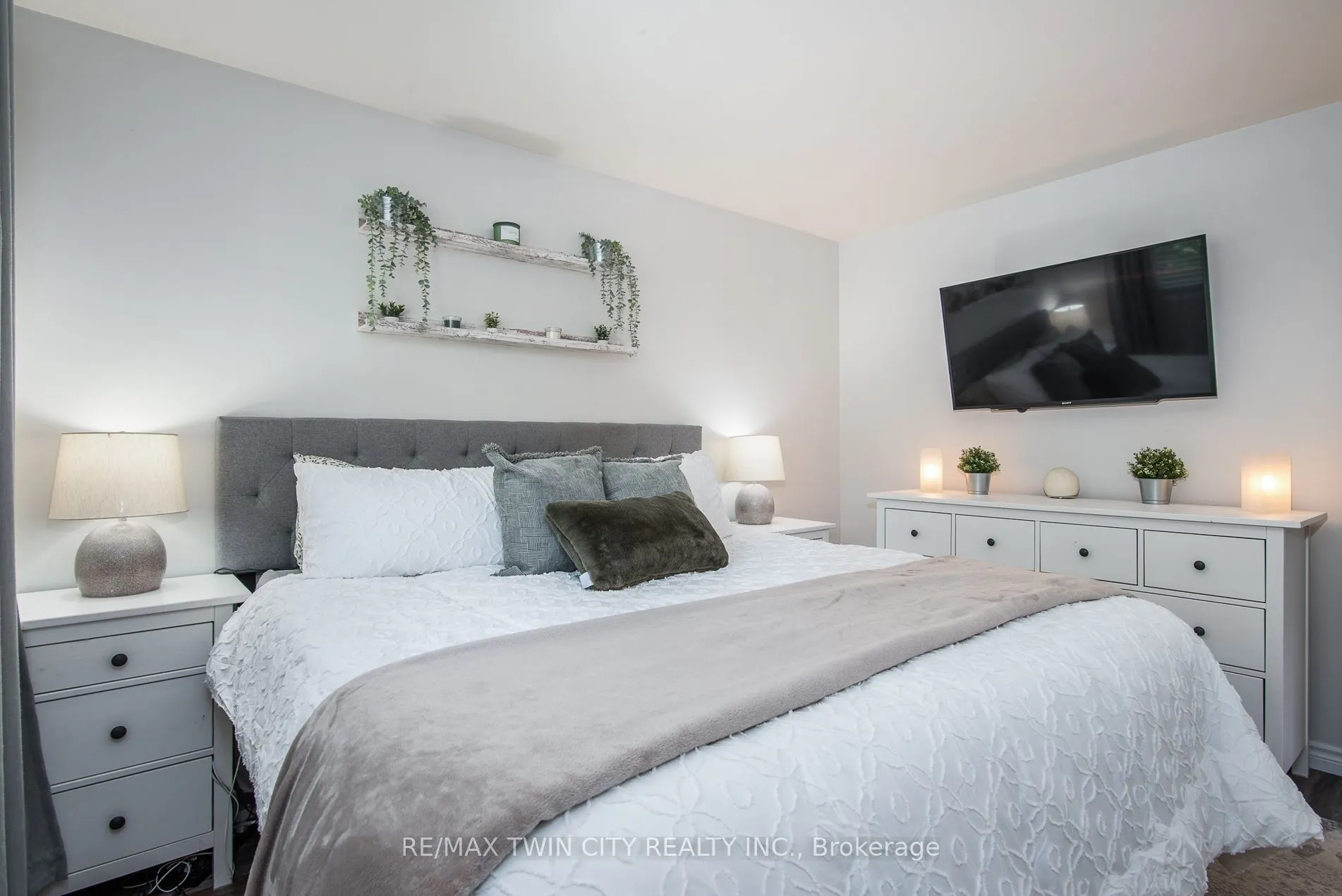197 Silver Aspen Crescent, #2