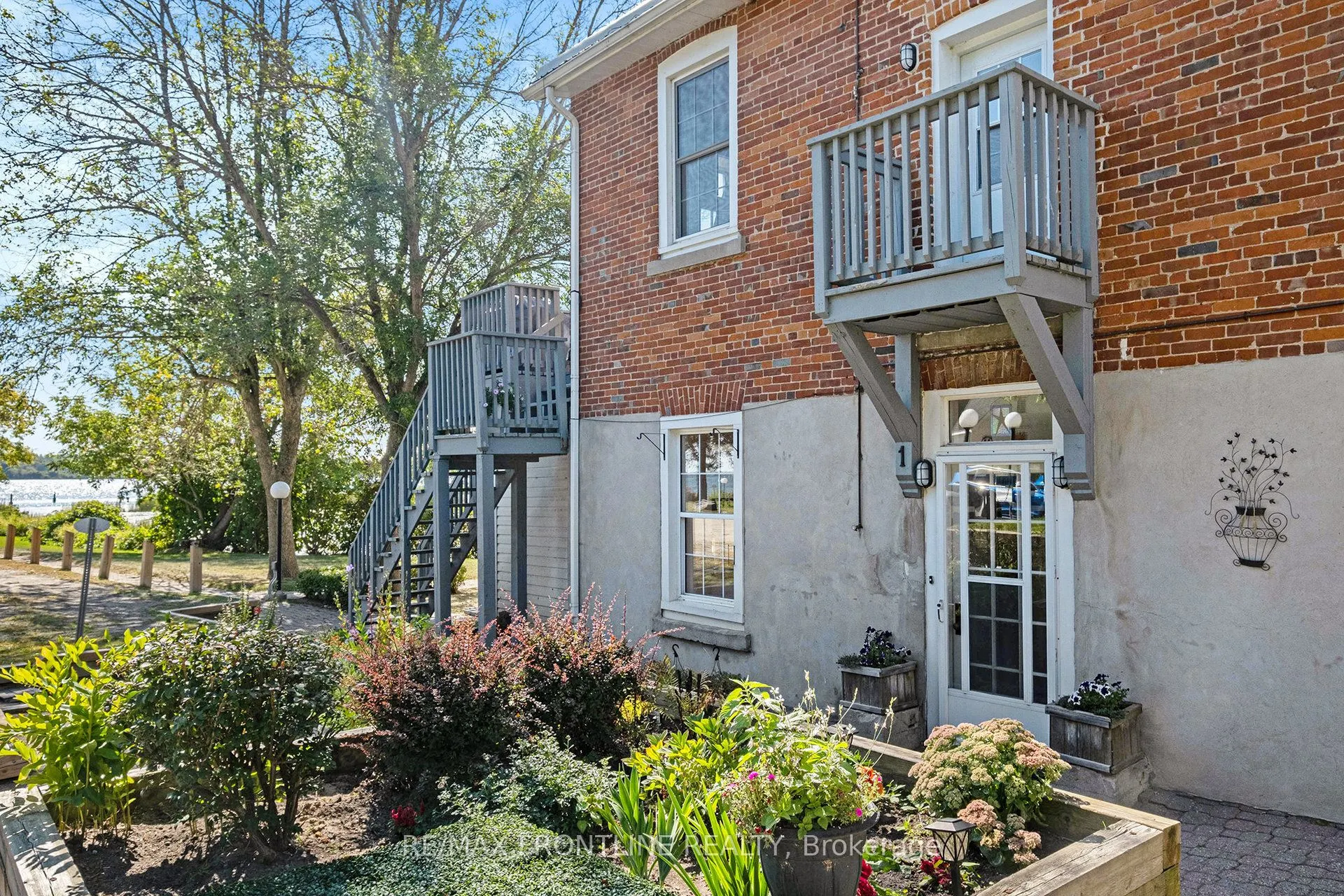 19 Main Street, #1