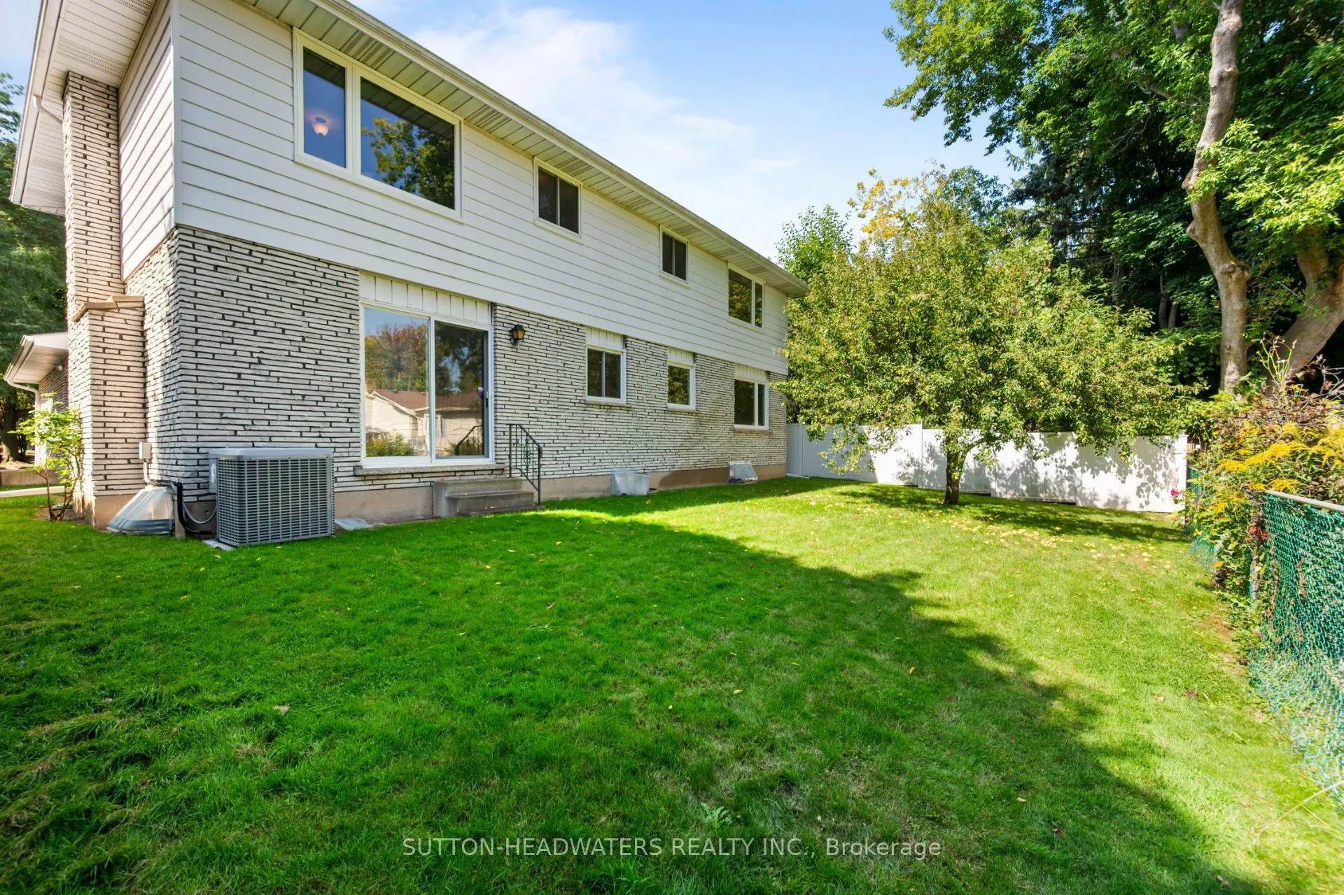 7 BROOKS Court