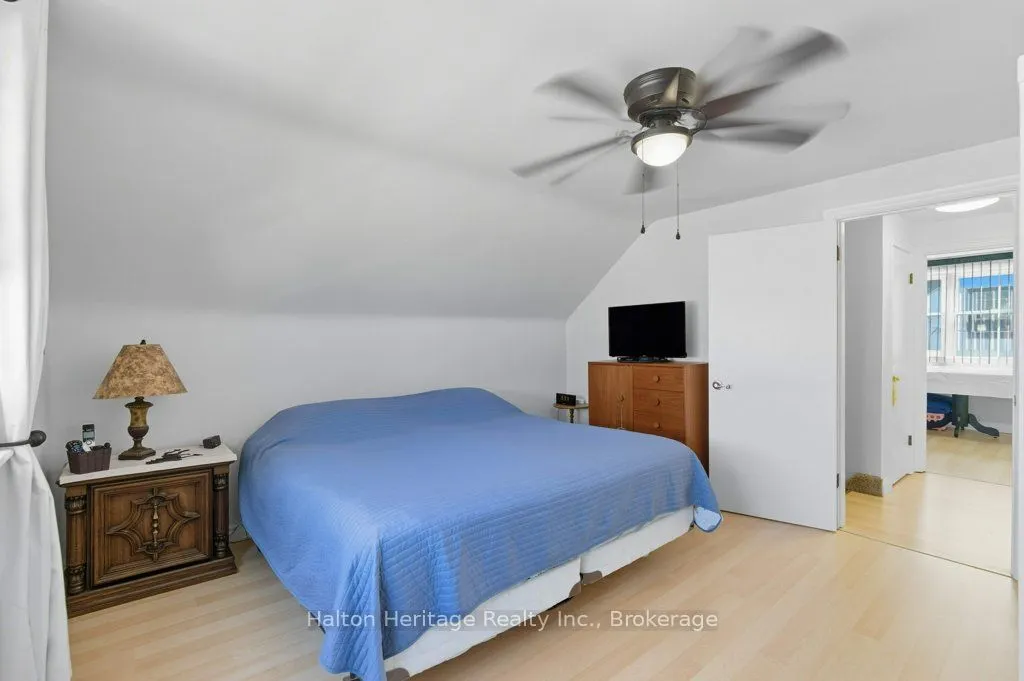 478 East 37th Street