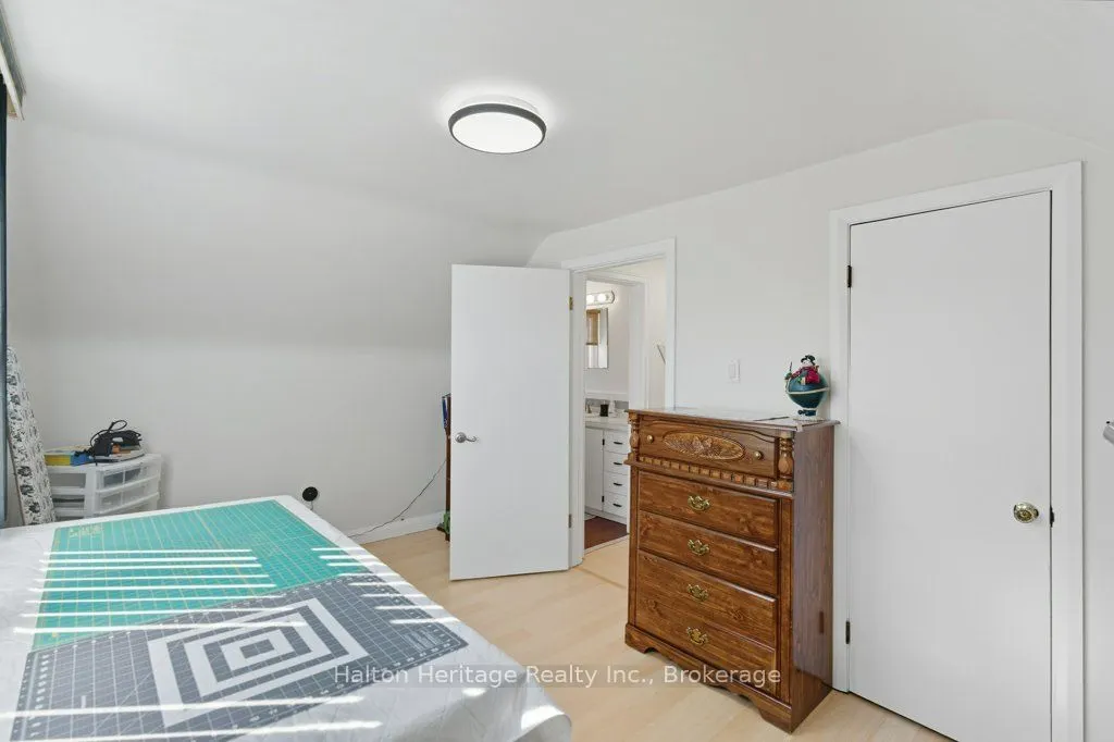 478 East 37th Street
