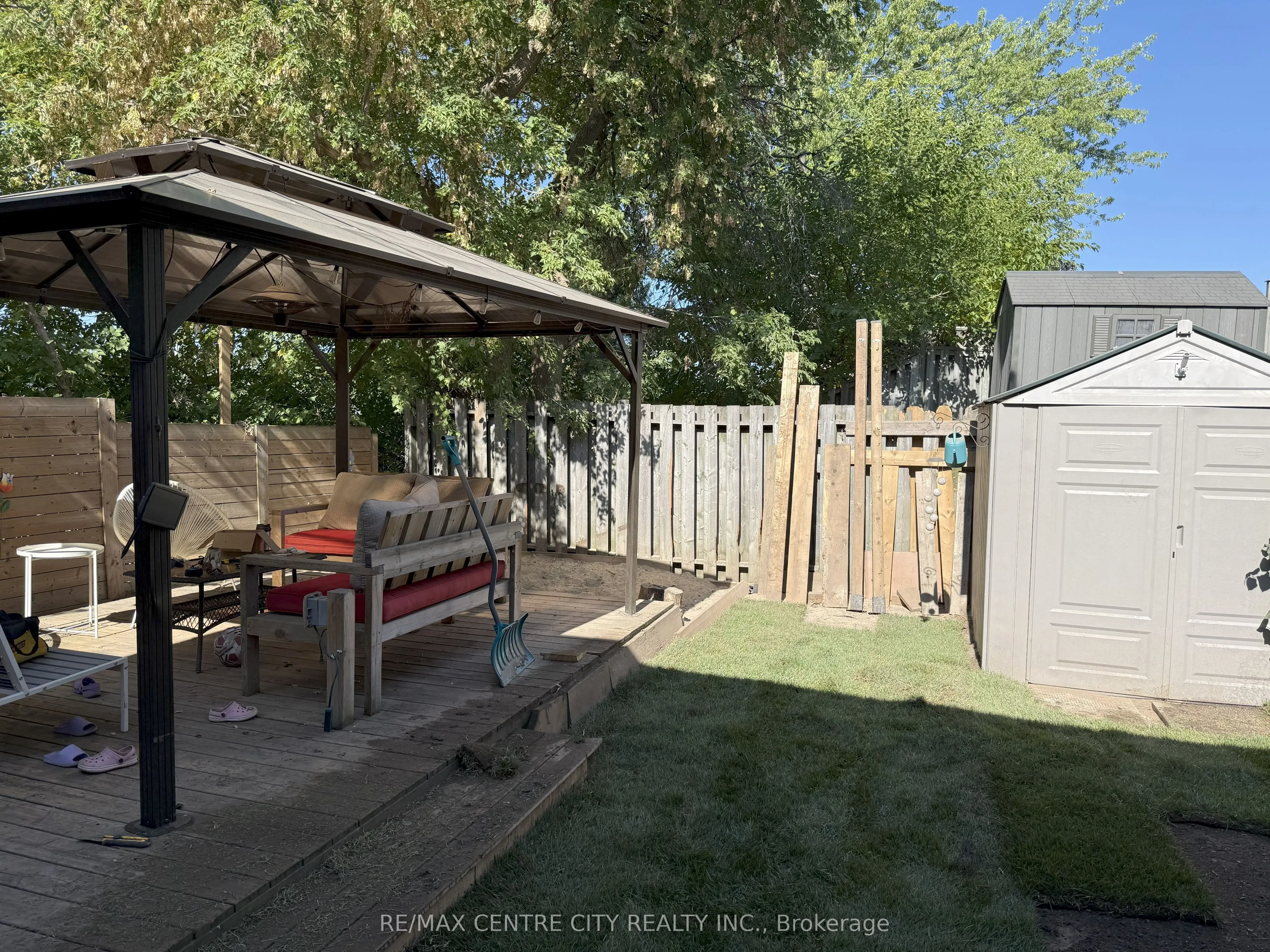 222 Fairway Road N