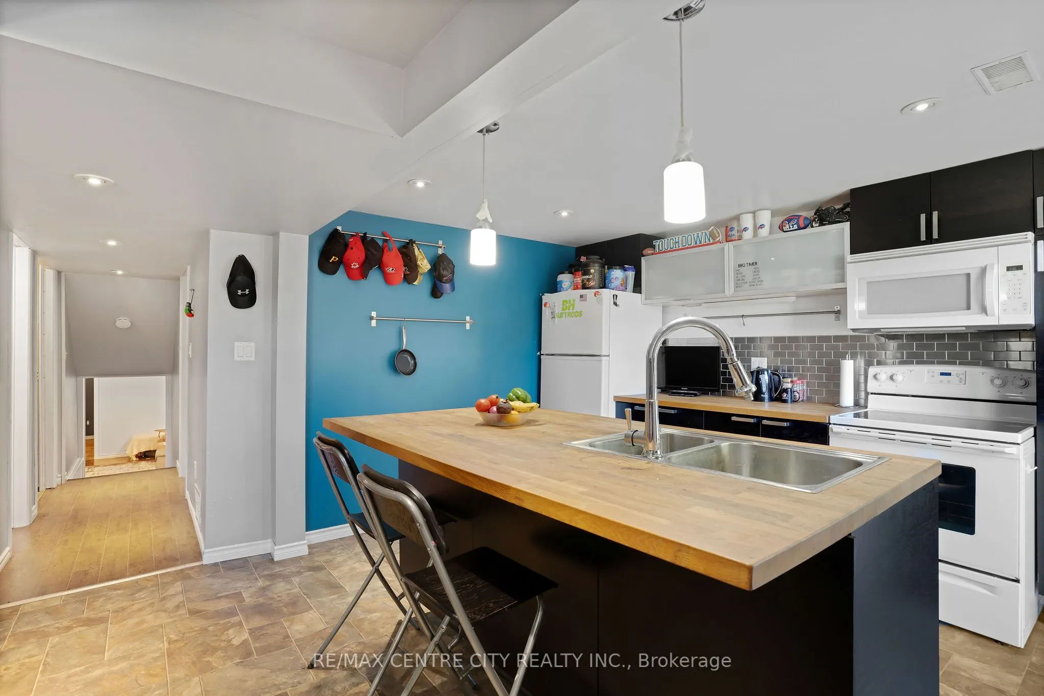 222 Fairway Road N