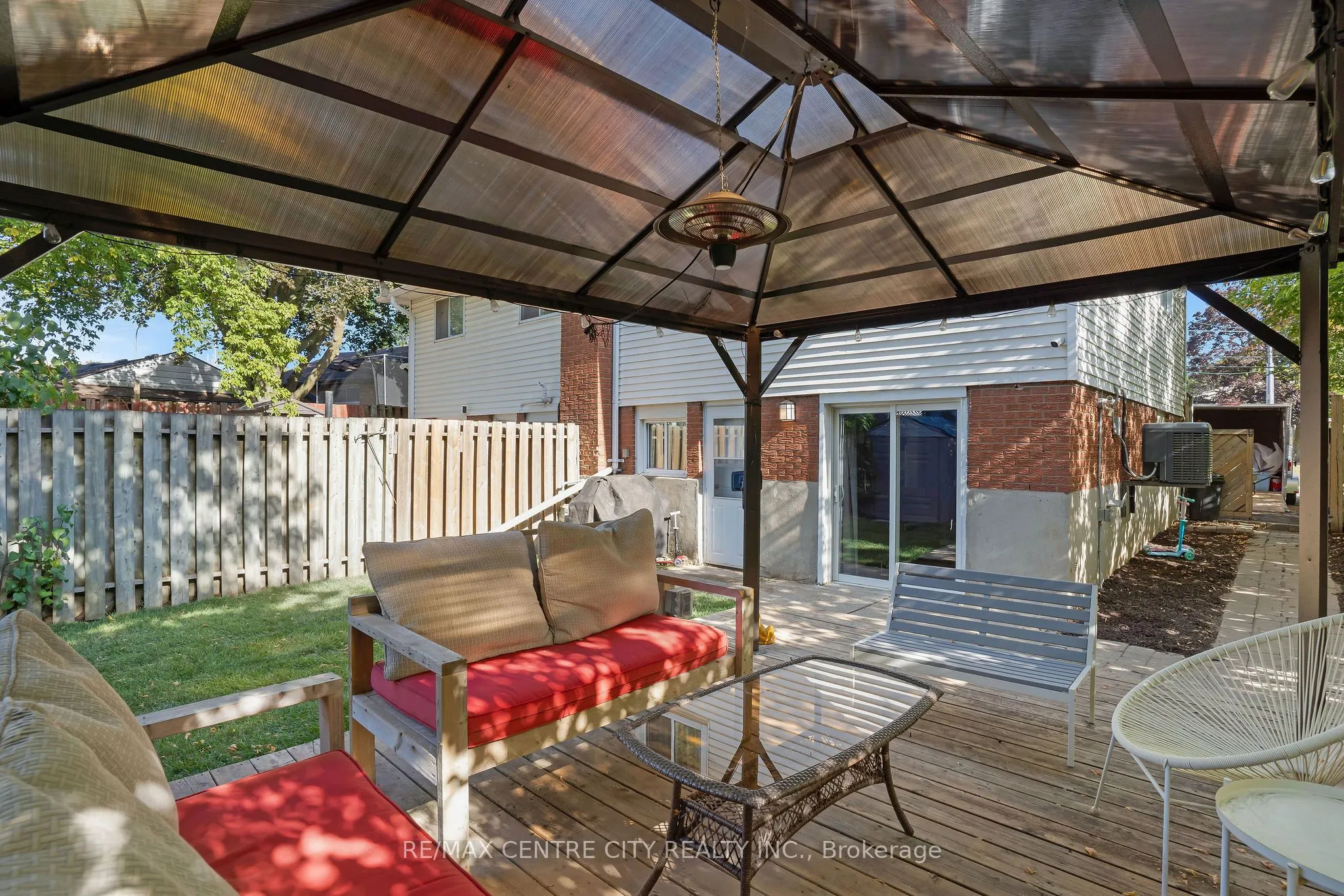 222 Fairway Road N
