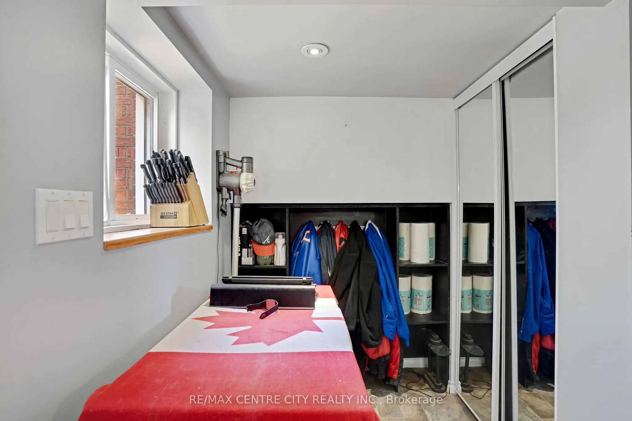 222 Fairway Road N