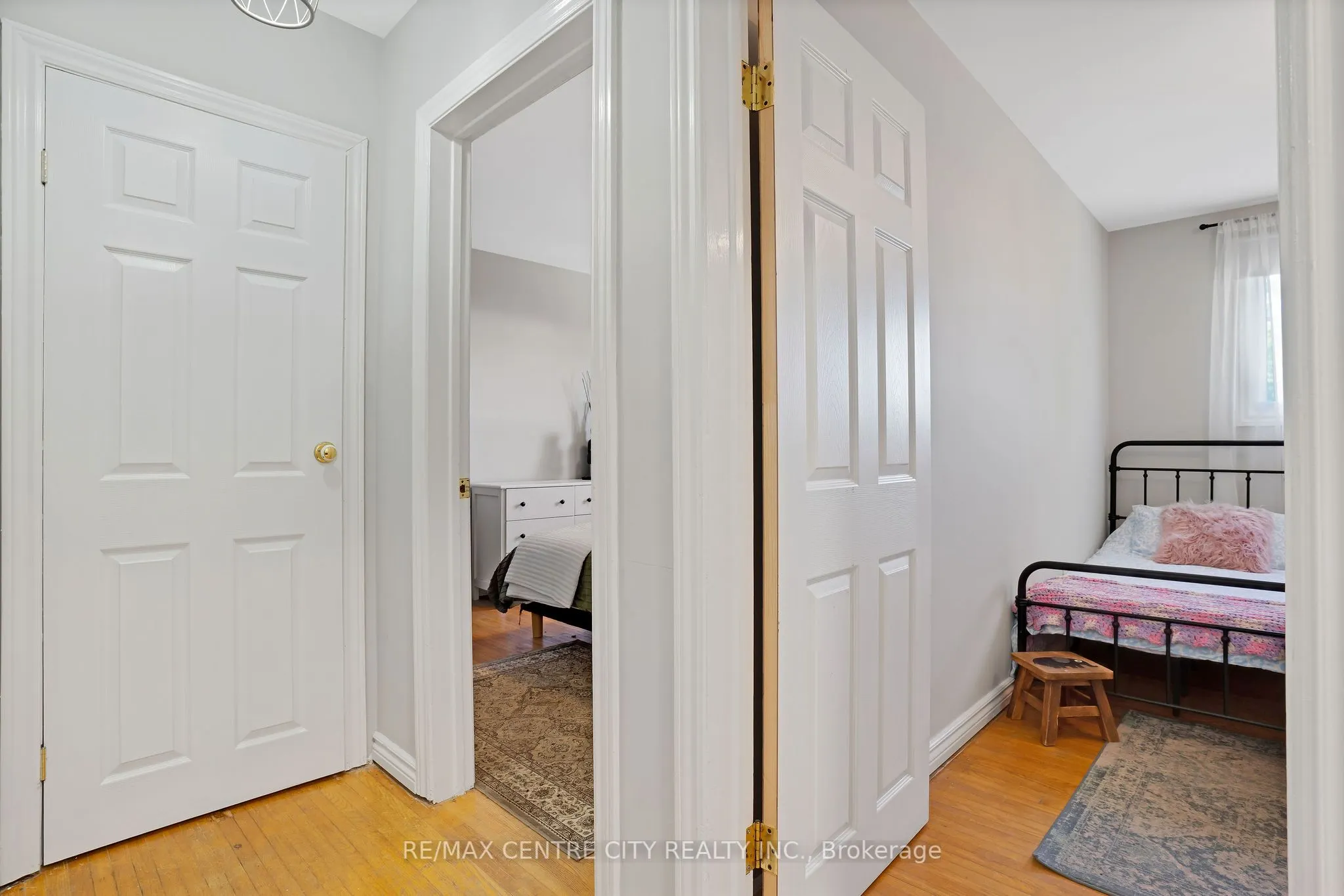 222 Fairway Road N