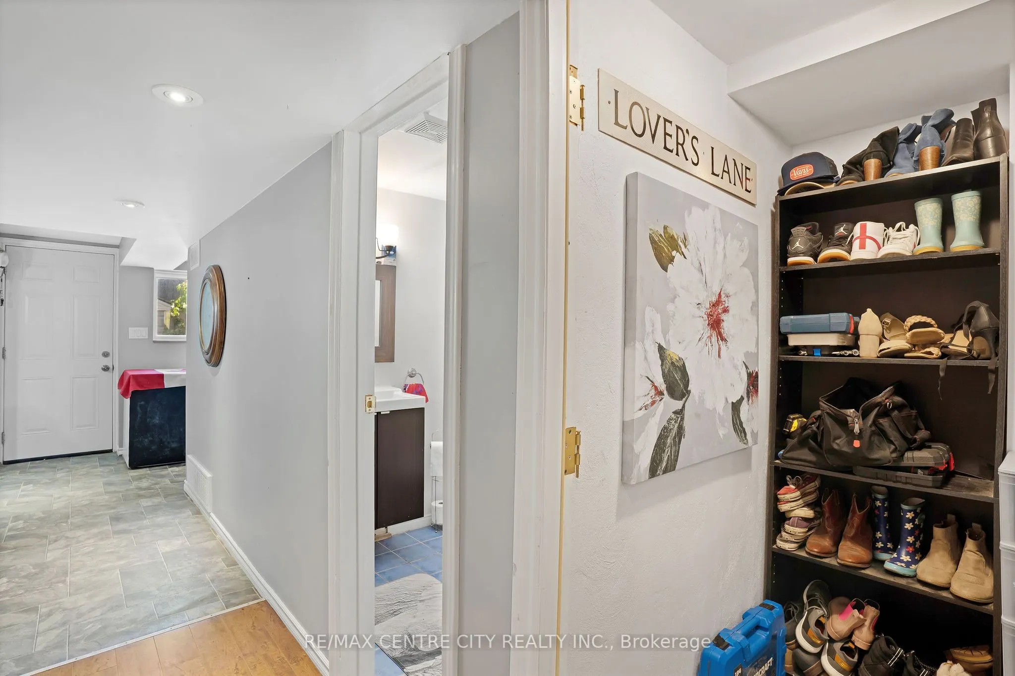 222 Fairway Road N
