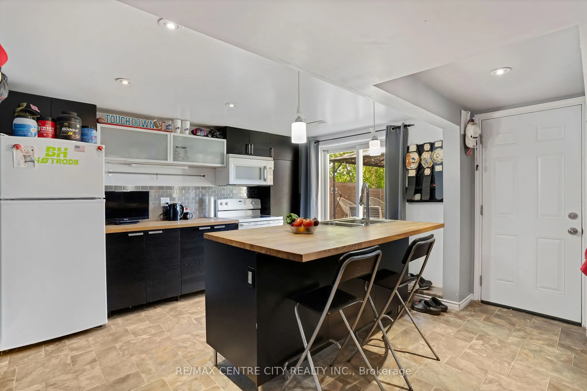 222 Fairway Road N