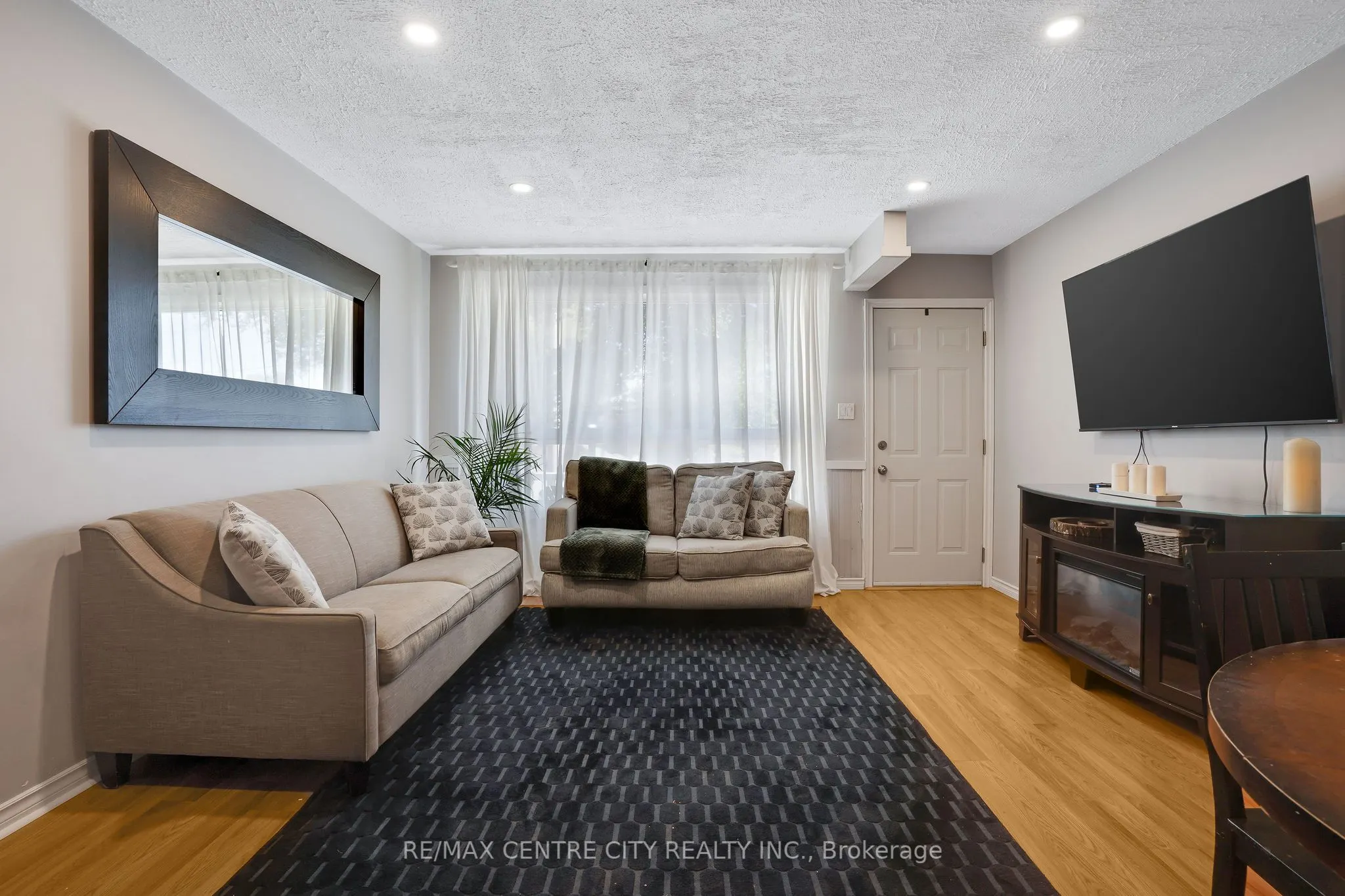 222 Fairway Road N