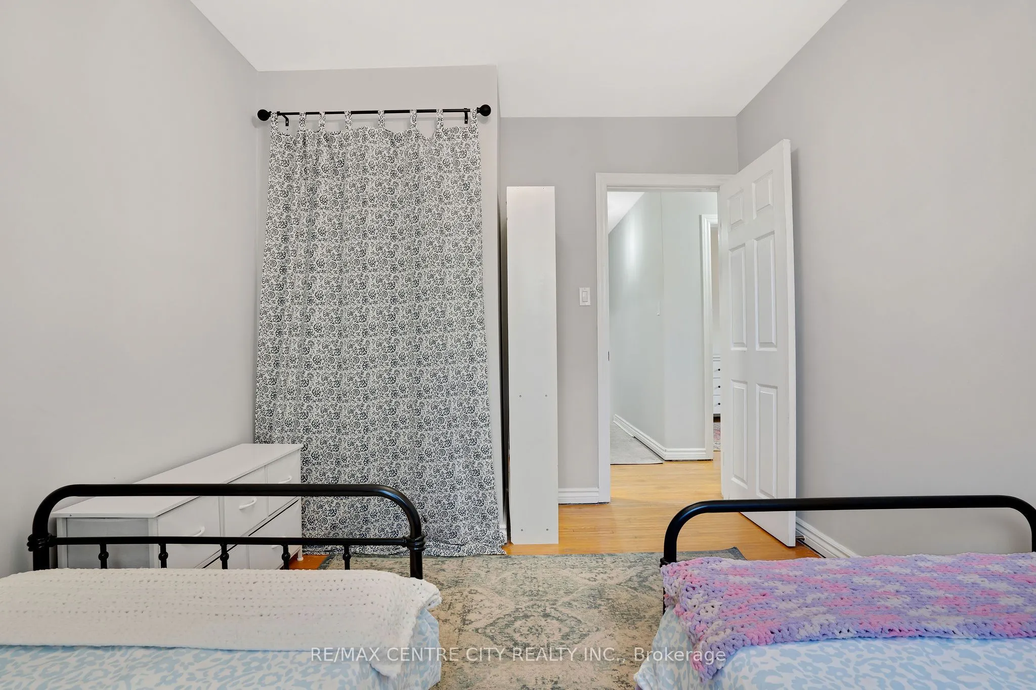 222 Fairway Road N