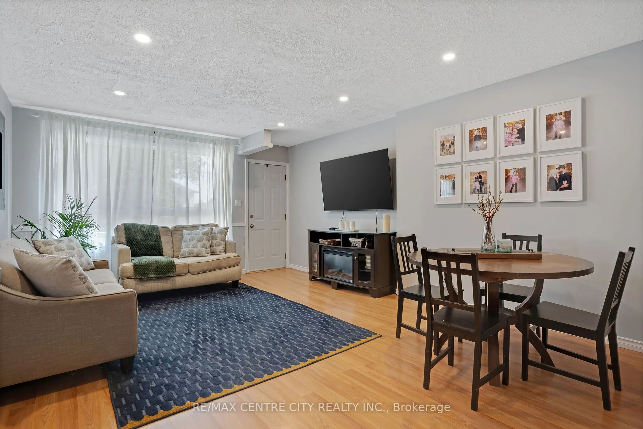 222 Fairway Road N