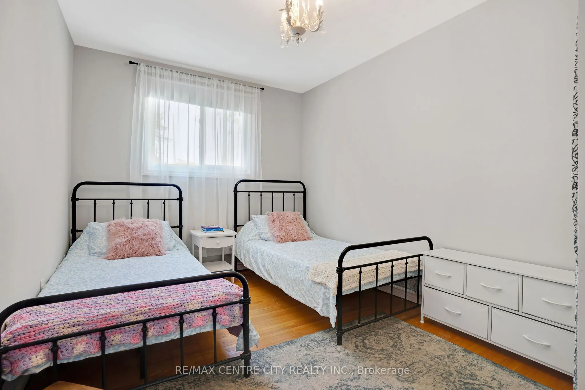 222 Fairway Road N