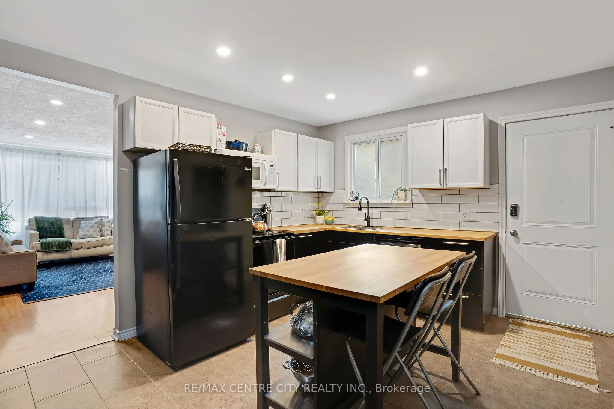 222 Fairway Road N
