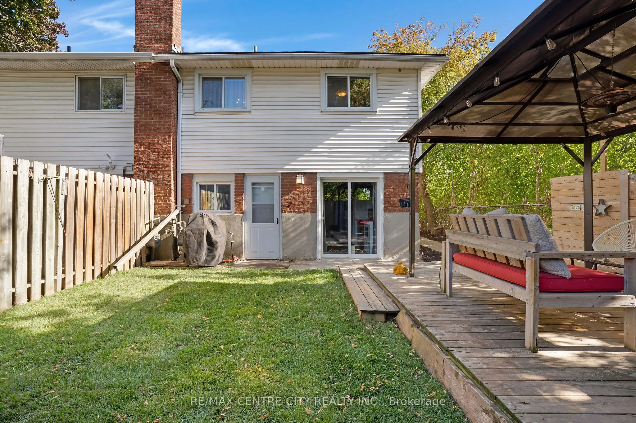 222 Fairway Road N