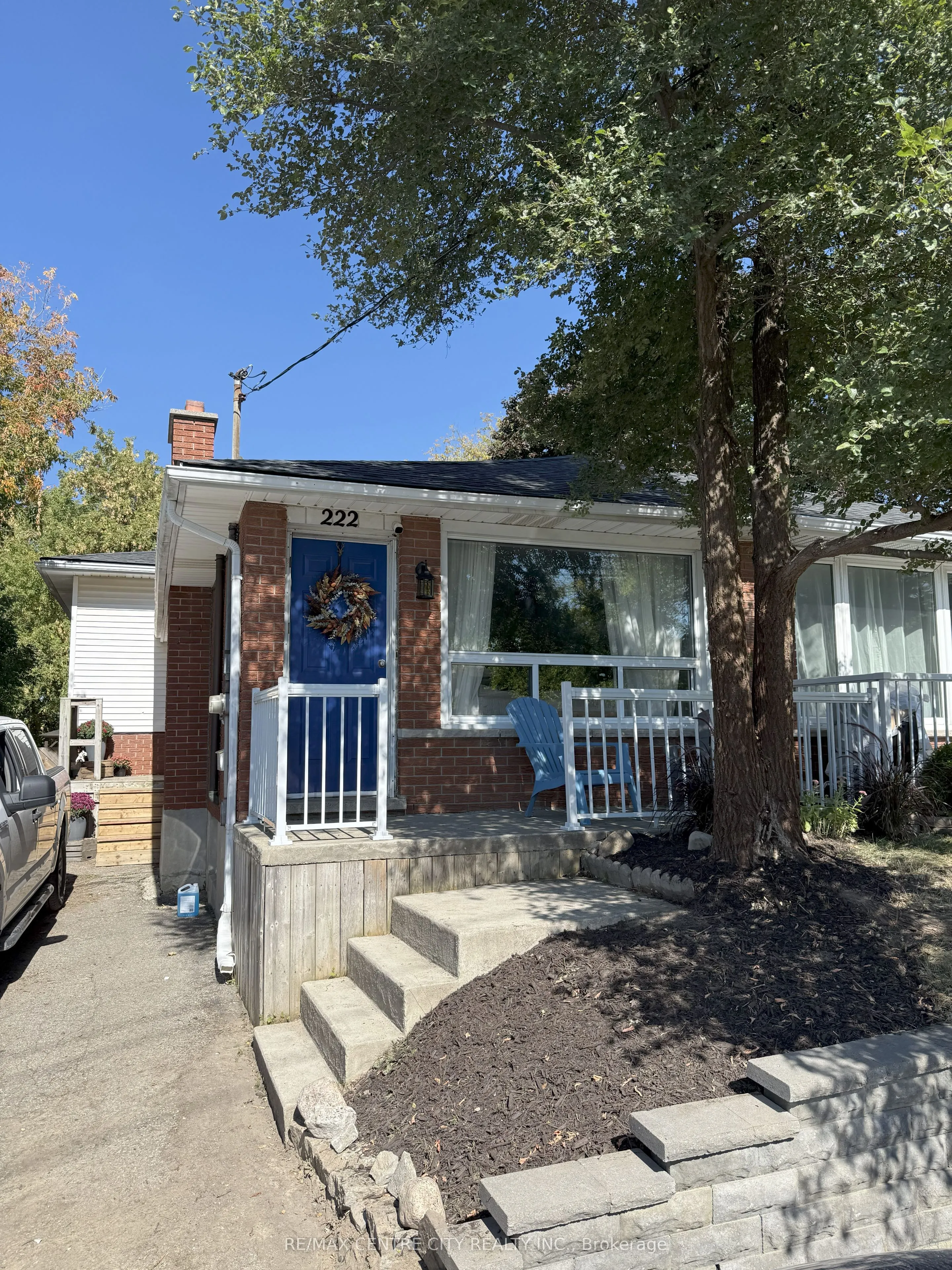 222 Fairway Road N