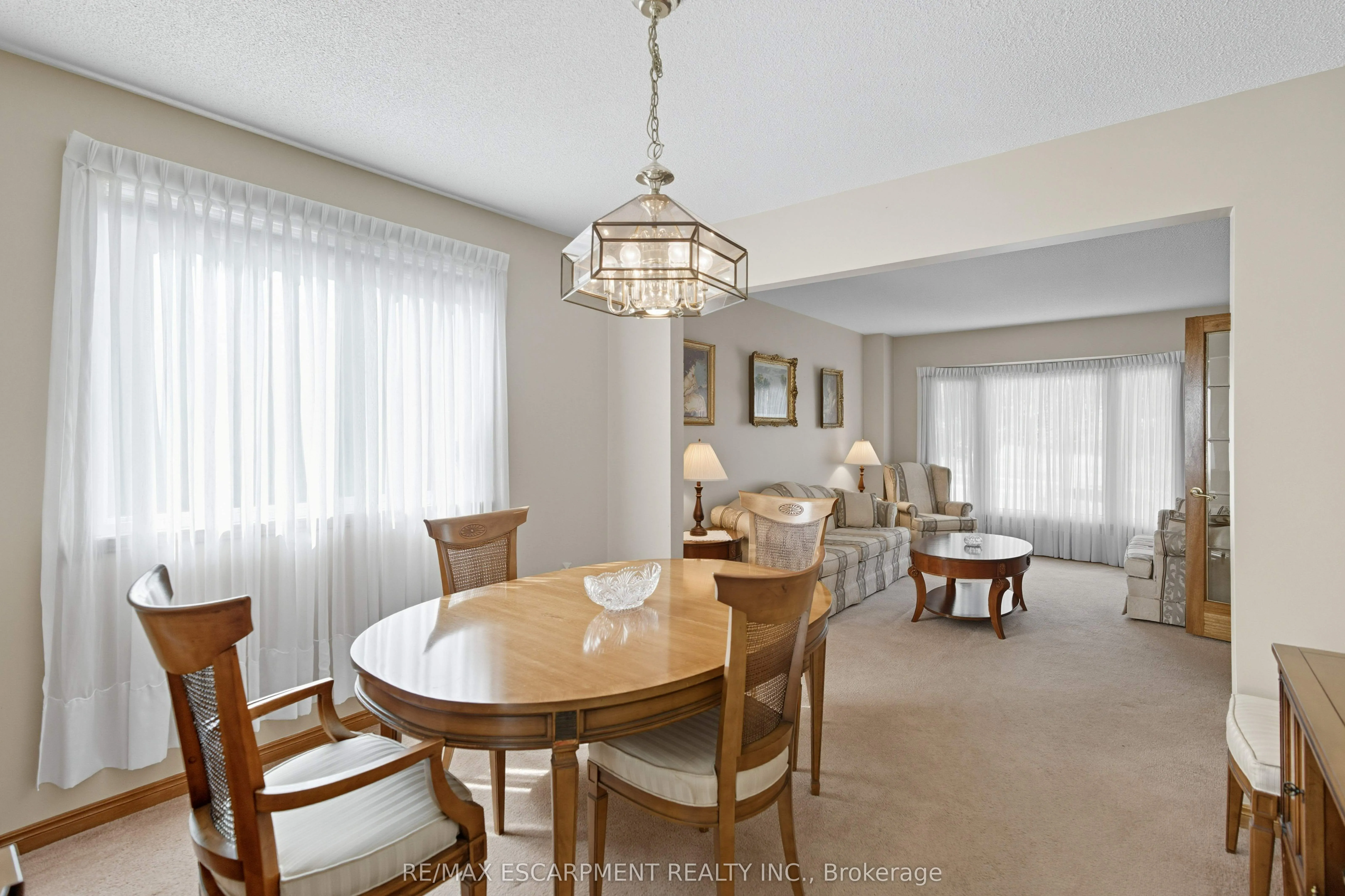40 GATESTONE Drive