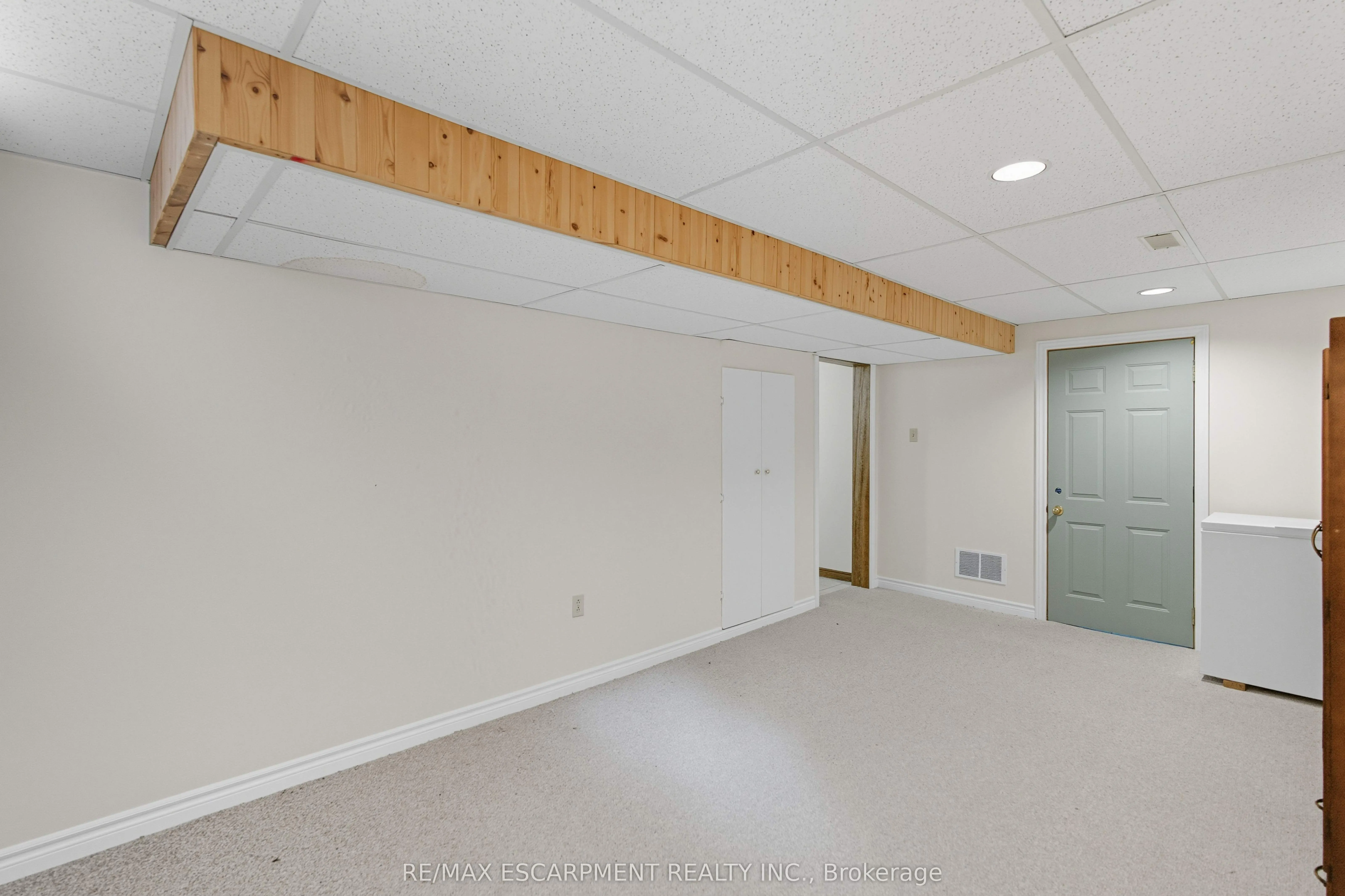 40 GATESTONE Drive