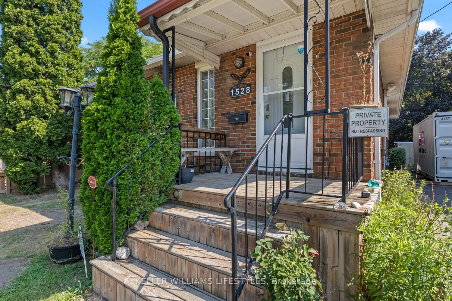 1528 Mclarenwood Terrace