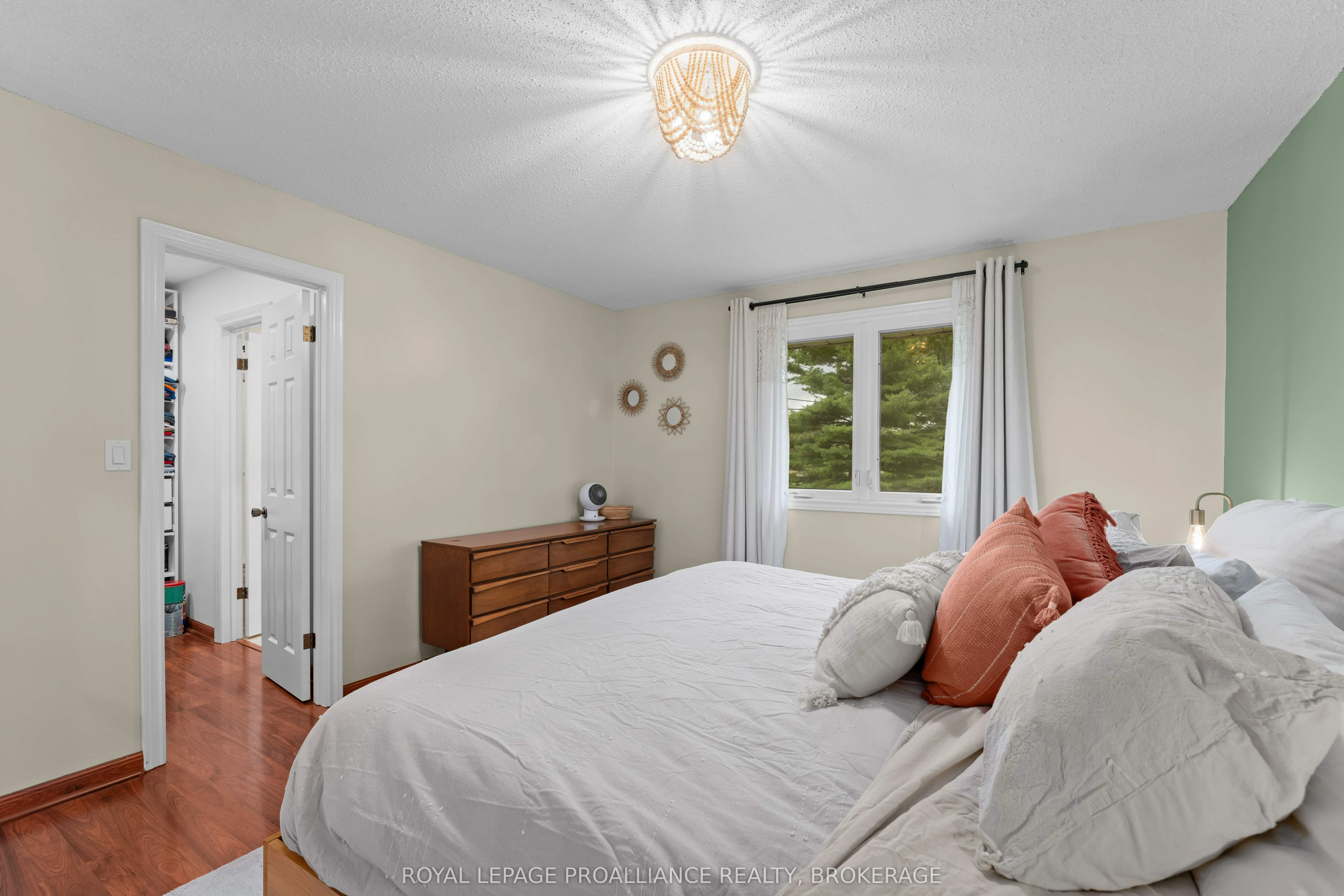 6 Faircrest Boulevard