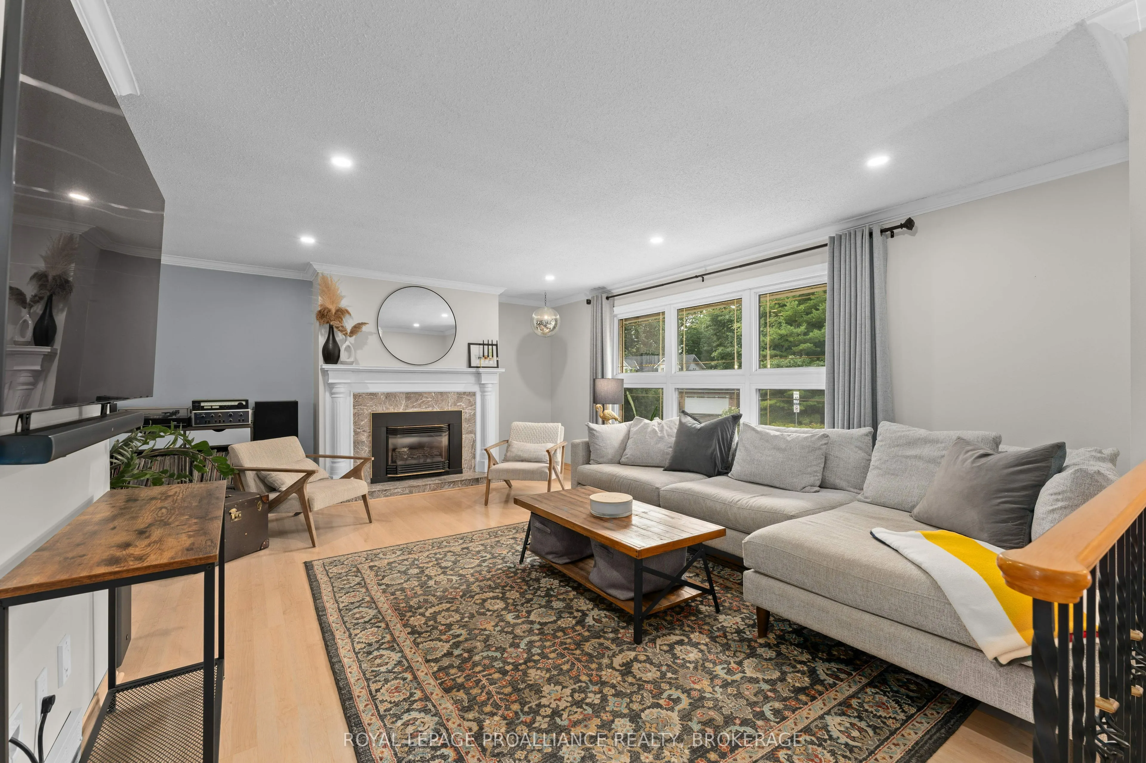 6 Faircrest Boulevard