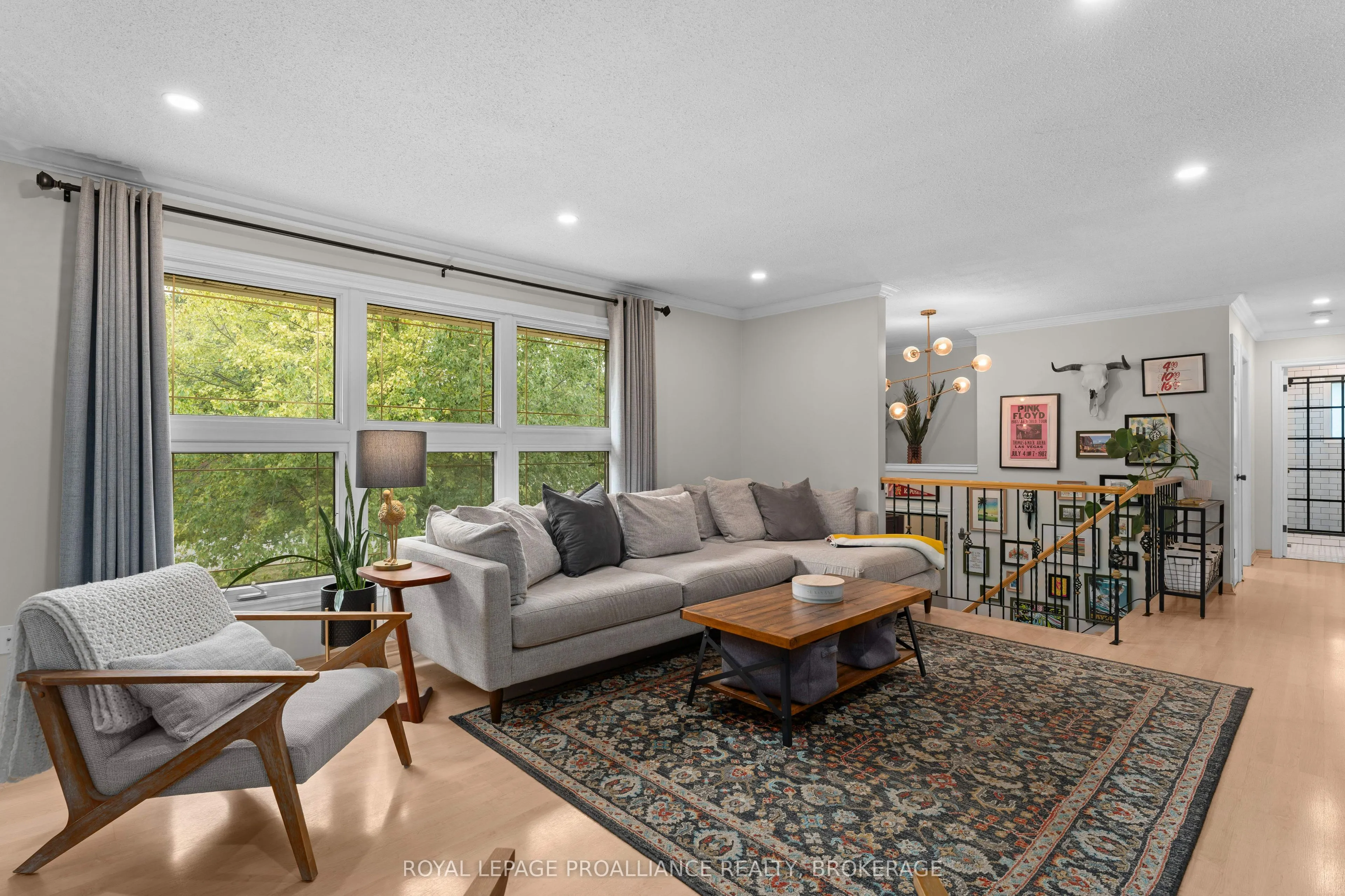6 Faircrest Boulevard