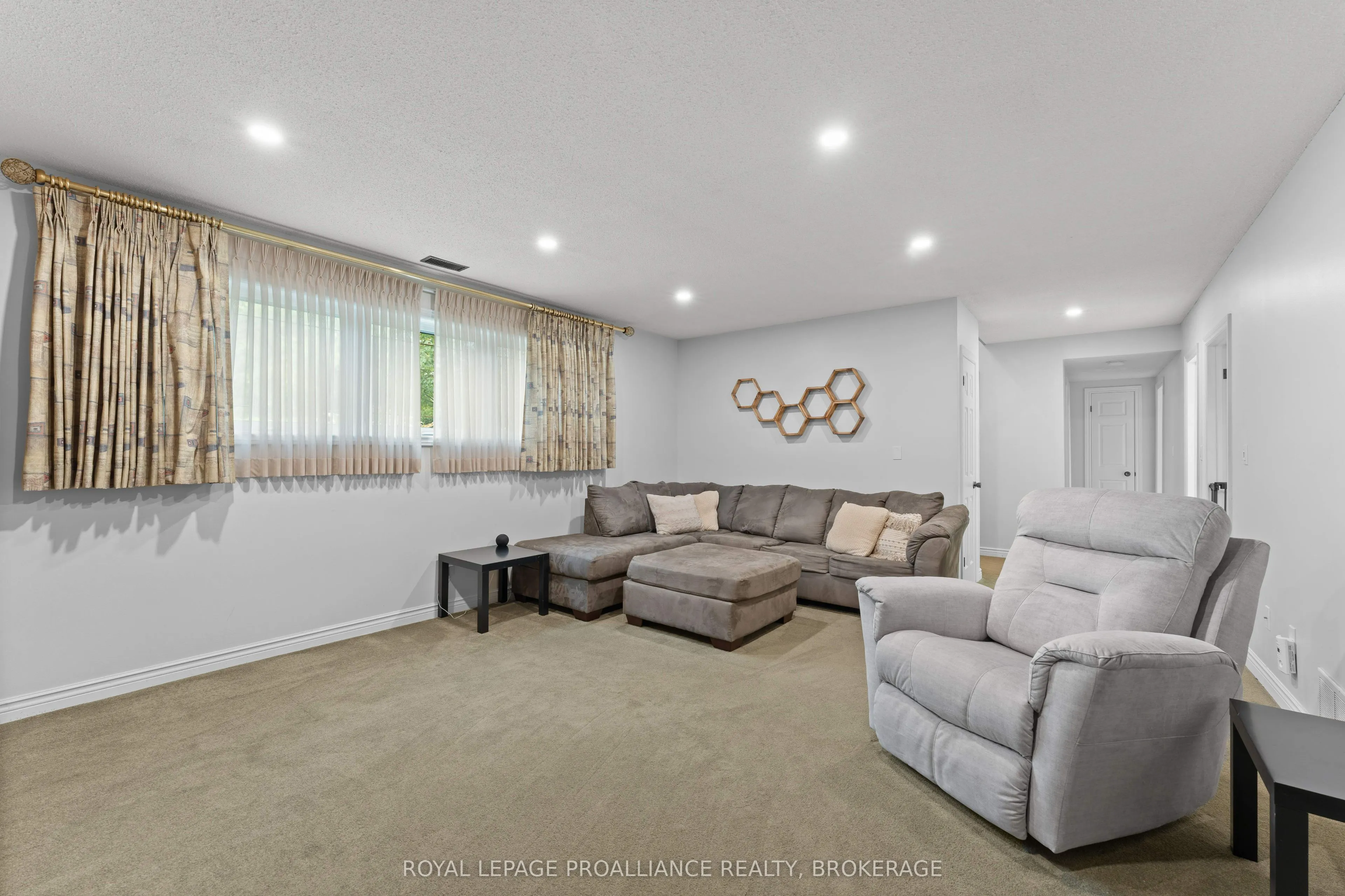 6 Faircrest Boulevard