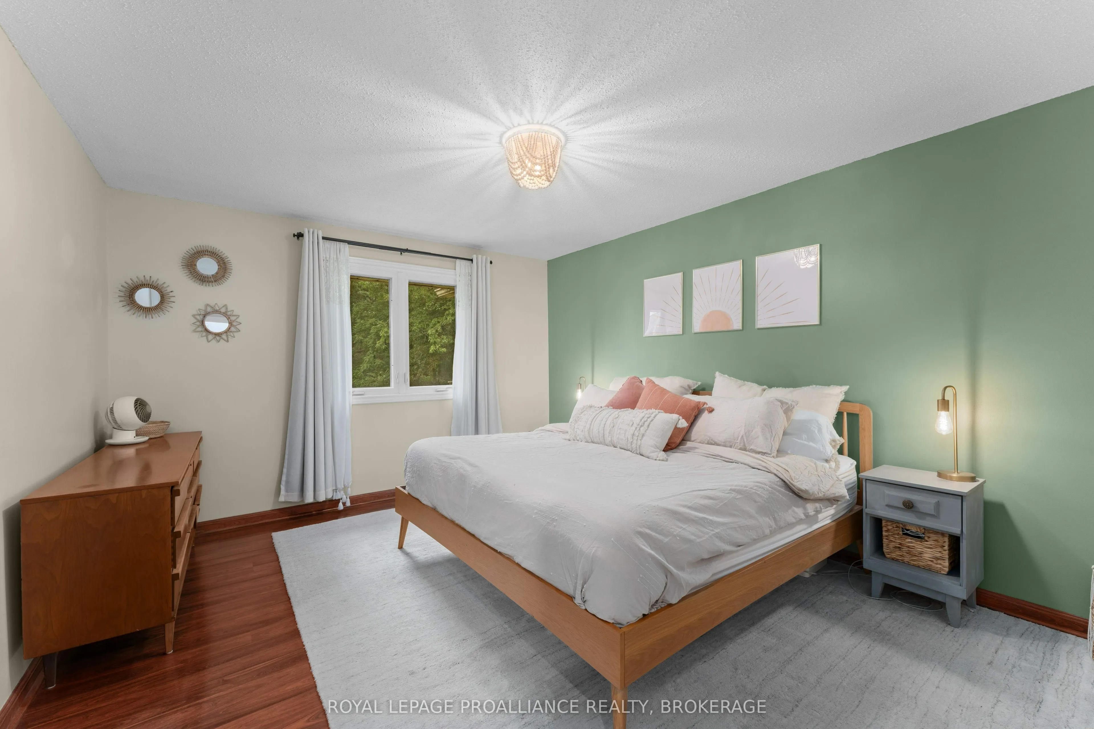 6 Faircrest Boulevard