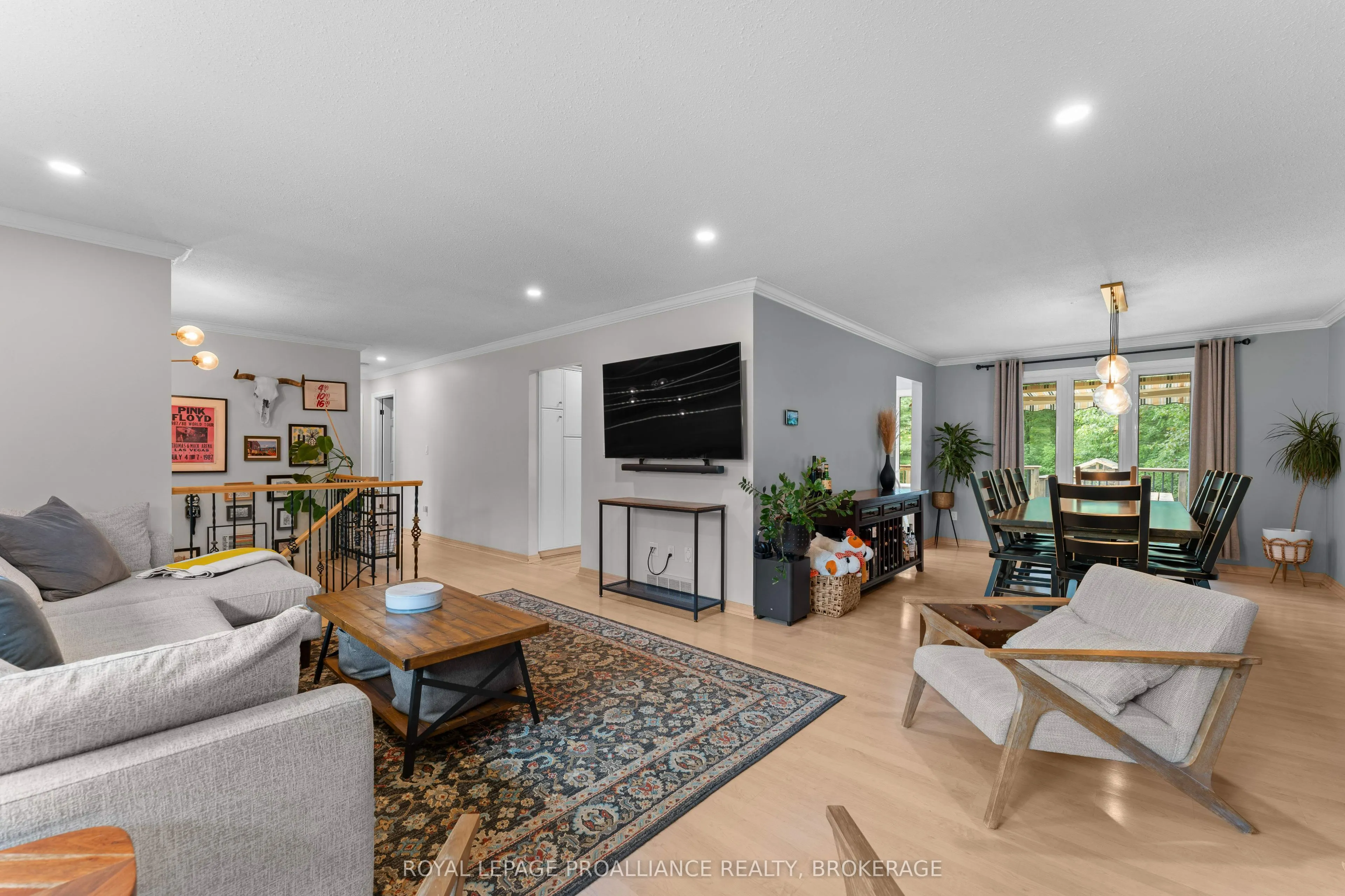 6 Faircrest Boulevard