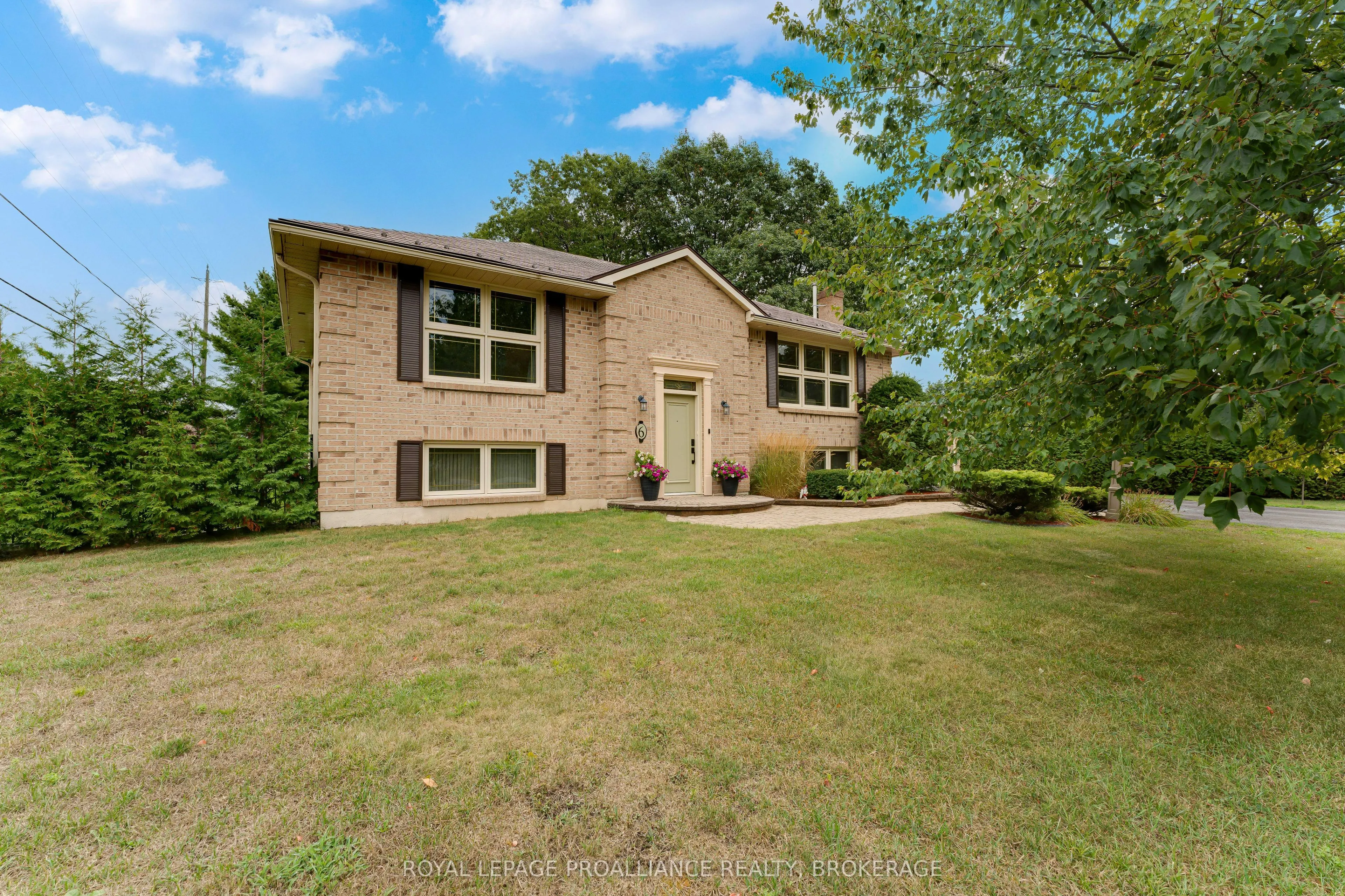 6 Faircrest Boulevard