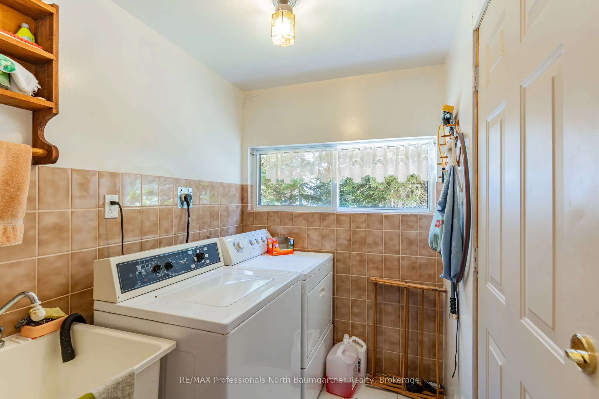 1566 West Settlement Road